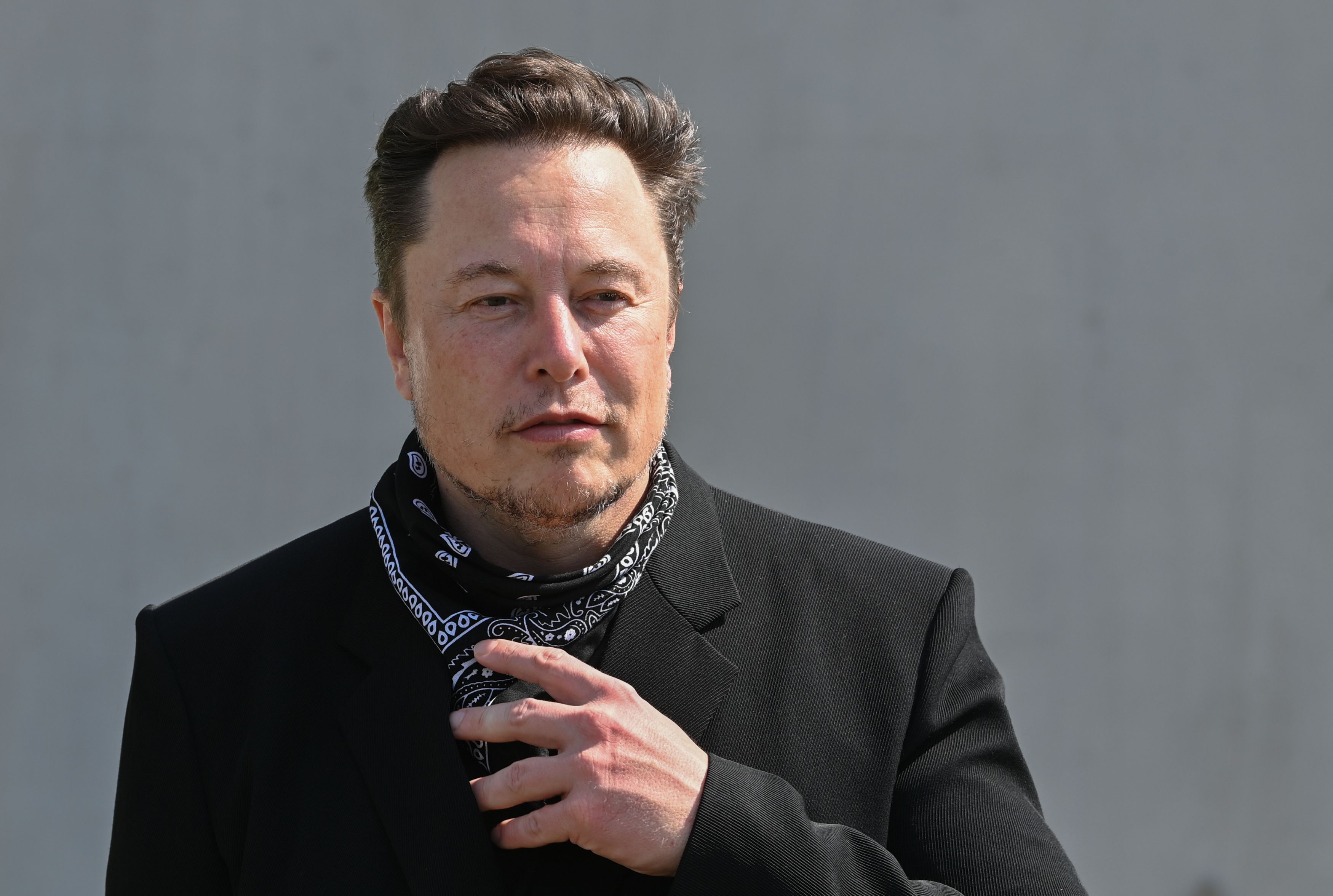 Cutremur la vârful imperiului ridicat de unul dintre cei mai cunoscuți și bogați oameni de pe planetă. Locotenenții de top a lui Elon Musk au ales să părăsească companiile miliardarului după ce s-au lovit de burnout masiv și efectele implicării în politică ale șefului Tesla