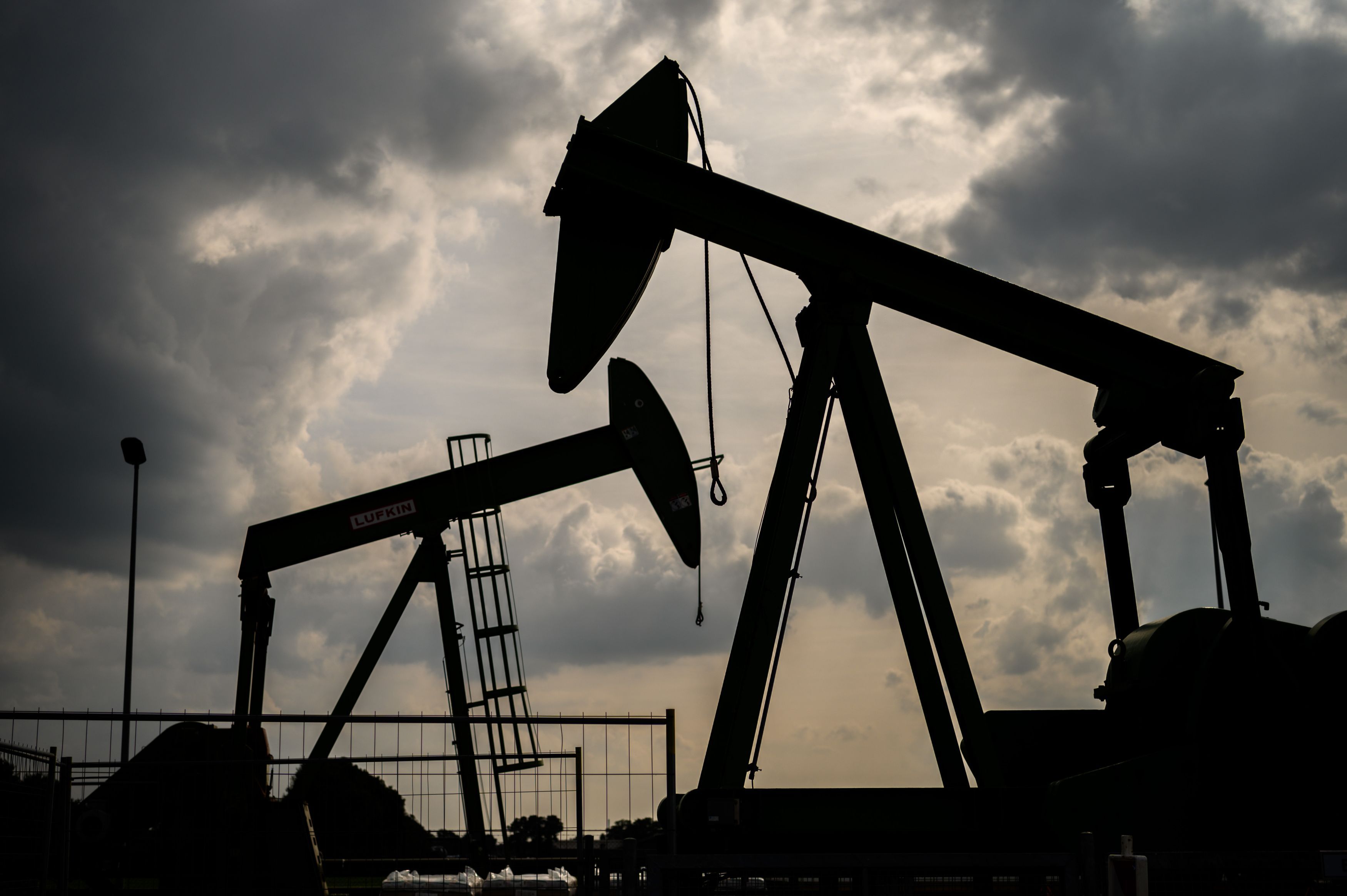 Bloomberg: Mitul abandonării petrolului se destramă. Energia verde nu va înlocui curând pe cea fosilă