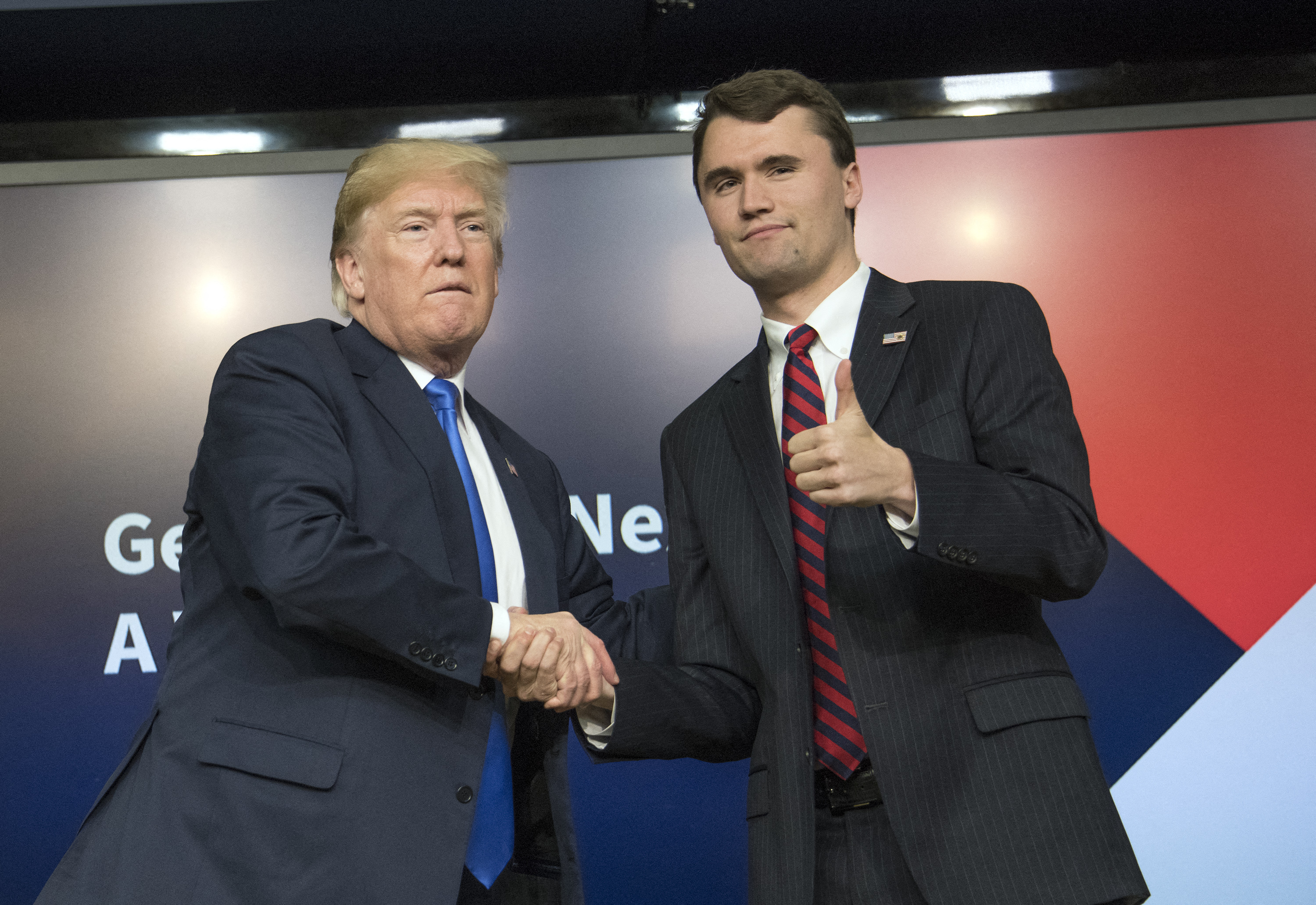 Trump spune că autoritățile americane l-au prins pe ucigașul activistului conservator Charlie Kirk. Acesta a fost împușcat la un eveniment public, iar pe gloanțe au fost găsite mesaje antifasciste