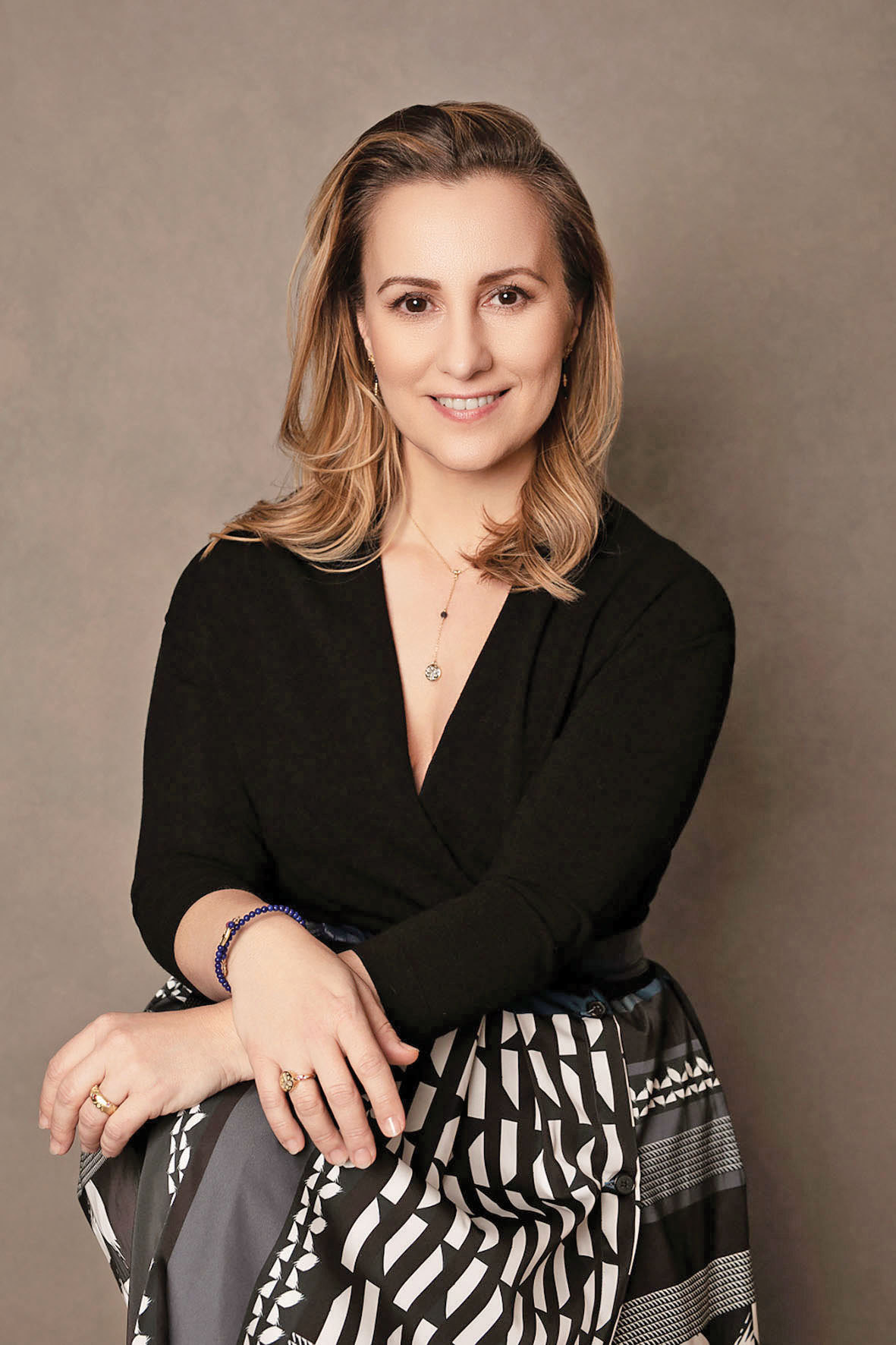 100 Cele mai puternice femei din business. Ioana Jitaru, Business Process Owner, Logistics & Supply Chain Specialist, Artist, Ameropa Grains
