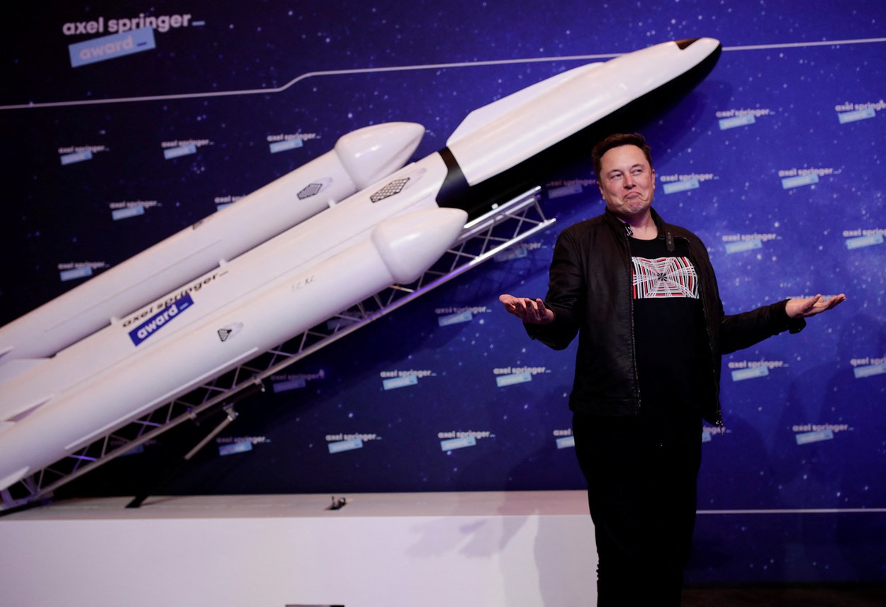 SpaceX, compania lui Elon Musk, semnează cel mai mare cec din istoria sa, de 17 mld. $,  pentru a-și extinde prezența în industria de comunicații mobile la nivel global
