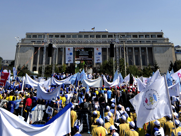 Protestul sindicaliștilor din Educație a început în Piața Victoriei