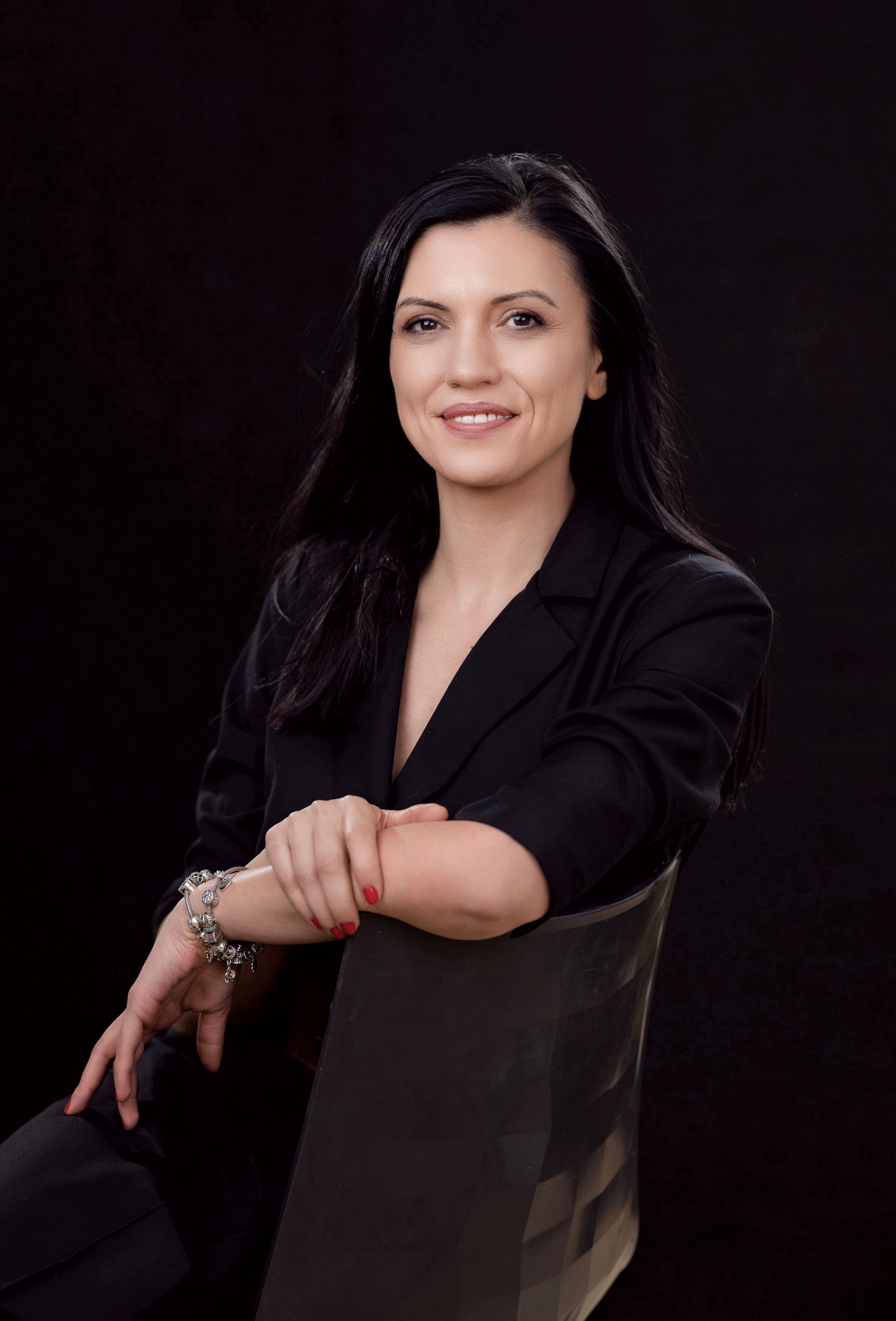 100 Cele mai puternice femei din business. Roxana Cernica, Small Formats Business Units Director, Carrefour România