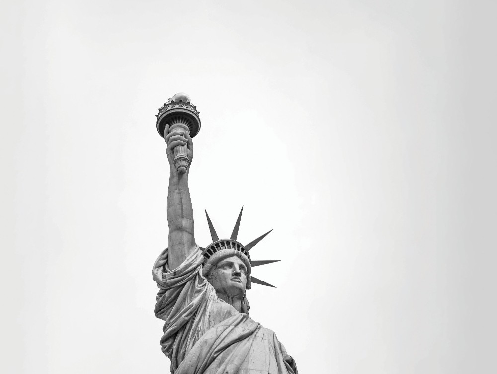 Două păreri negative despre colonialismul AI american
