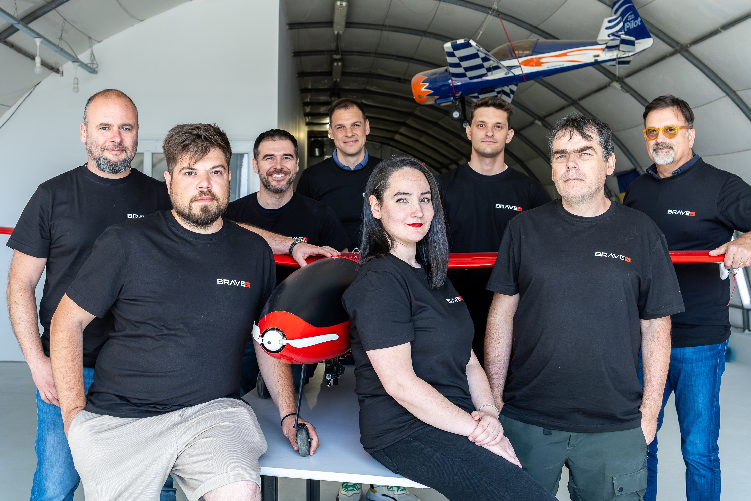 Start-up-ul local BraveX.Aero, care dezvoltă drone, a încheiat un parteneriat cu compania germană Uniq Things UG pentru dezvoltarea de soluții de coordonare a roiurilor de drone