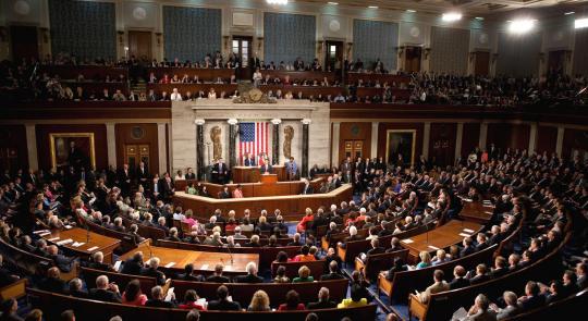 „Shutdown” la Washington. Guvernul american s-a închis după ce republicanii și democrații nu au reușit să ajungă la un acord privind bugetul pentru noul an fiscal. 750.000 de angajați riscă să fie concediați. Blocajul va costa economia SUA aproximativ 400 mil. dolari pe zi