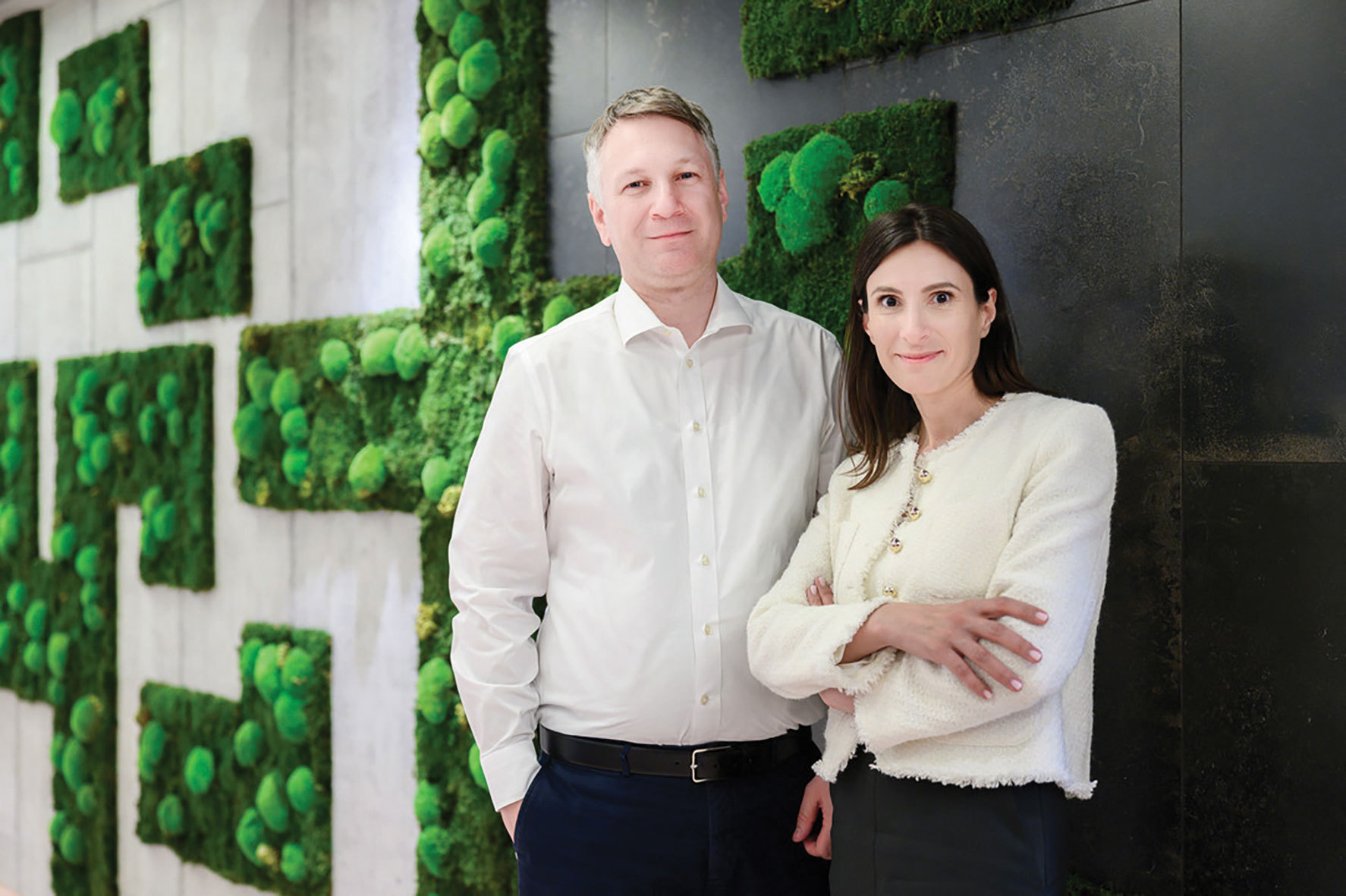 Cine sunt românii care au construit o companie care promite să transforme angajații în „super-humans”