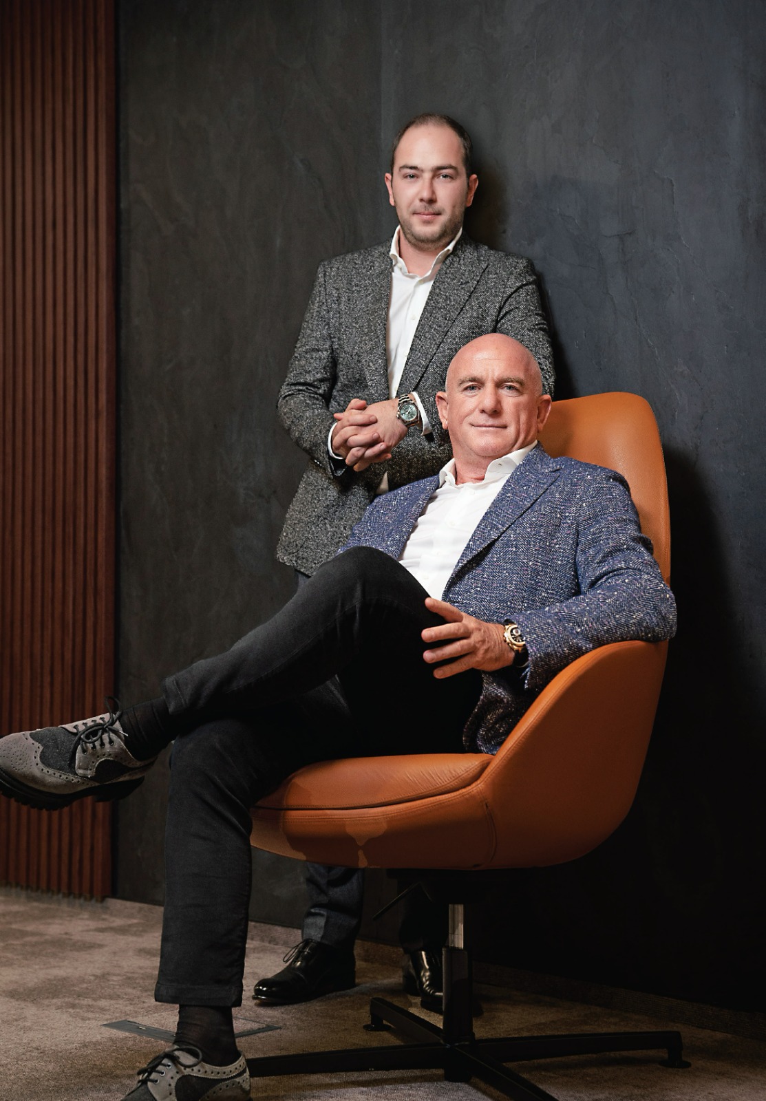 Ce planuri are Cris-Tim, o poveste începută în urmă cu 33 de ani, cu doar 700 de dolari și un magazine de 12 mp în București? Radu Timiș Sr. și Radu Timiș Jr. povestesc despre investiții, achiziții și dezvoltare. „Ne ținem de vis – un business pentru 100 de ani”