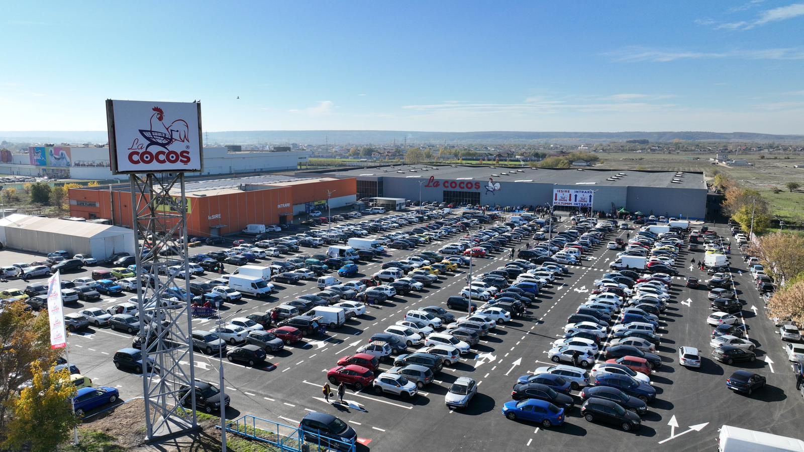 Ce vânzări a avut retailerul local La Cocoș la deschiderea magazinului din Craiova? Hipermarketul a fost vizitat de peste 14.500 de persoane într-o singură zi