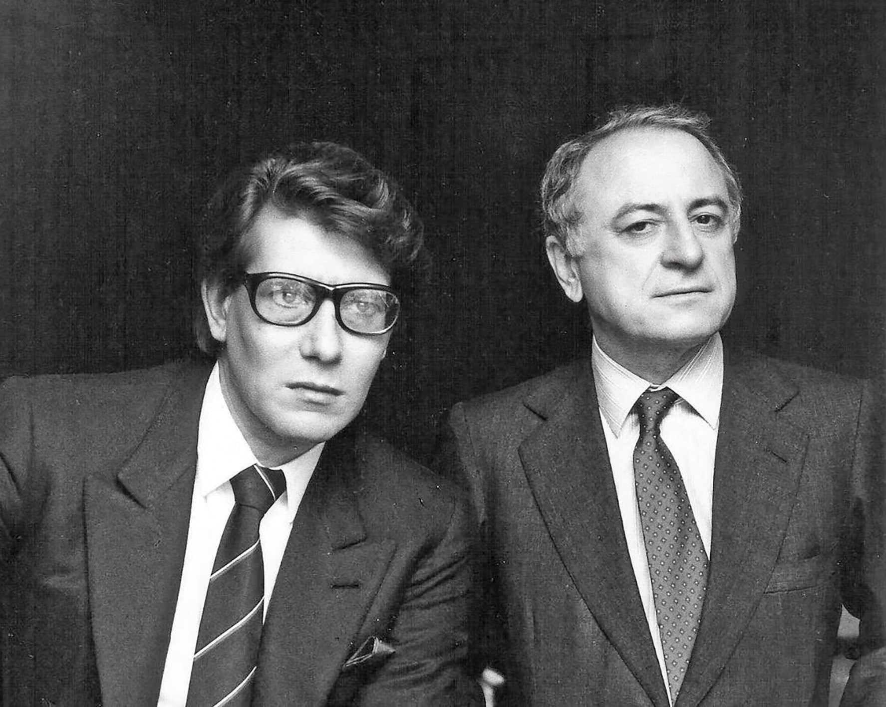 Cum a schimbat Yves Saint Laurent regulile modei și a construit un imperiu care produce miliarde și azi