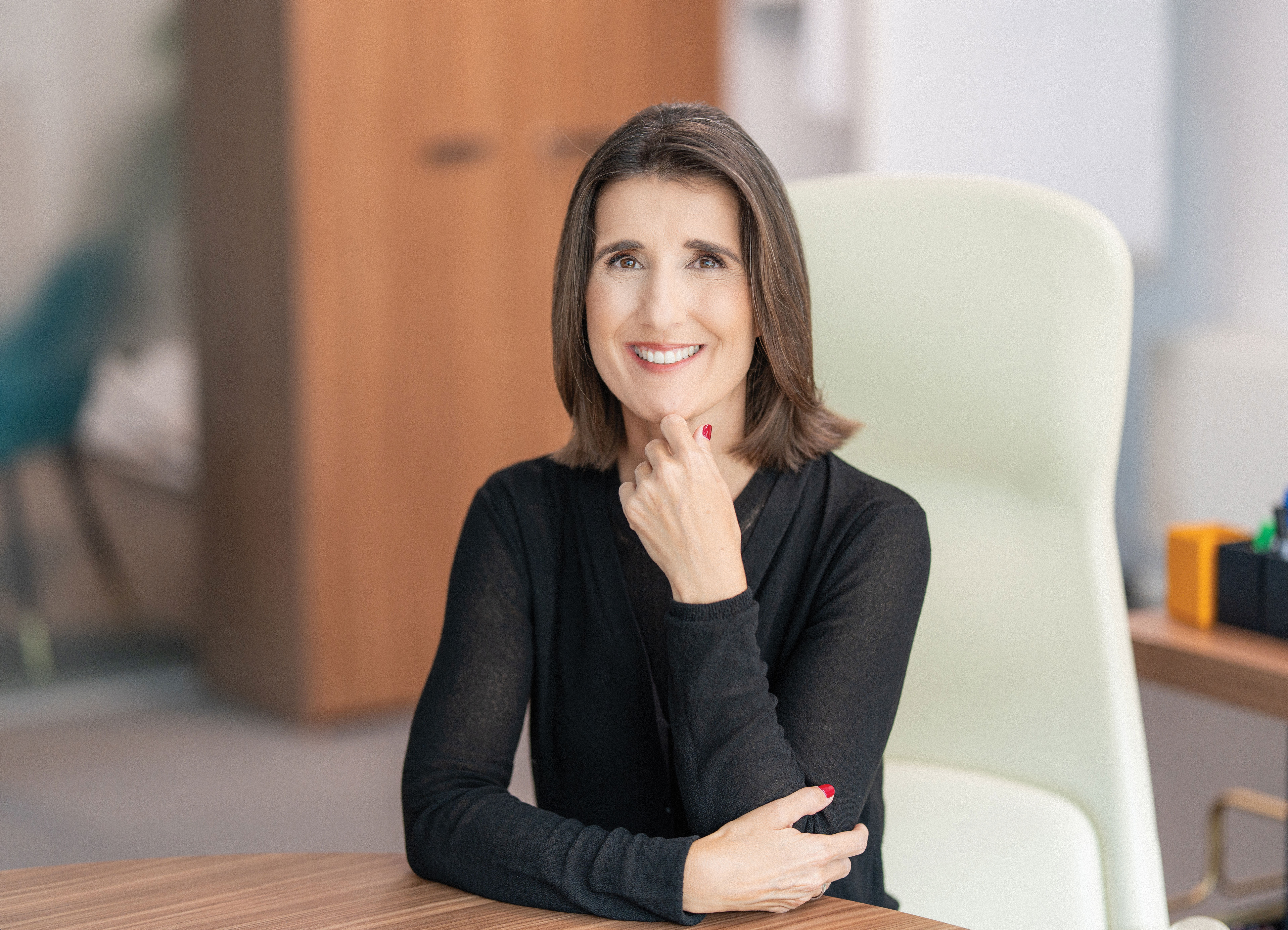100 cei mai admirați ceo din România: Carmina Fusté, Director General, Philip Morris România: „Admirația nu trebuie urmărită — ea vine ca efect al felului în care îți faci treaba și te porți cu oamenii.”