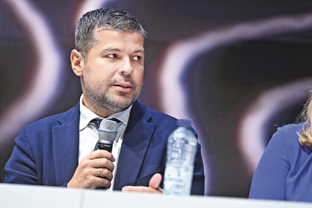 Grupul PPC a anunțat pentru următorii trei ani un plan de investiții de aproximativ 10 miliarde de euro în energie regenerabilă, producție în regim flexibil, extinderea și modernizarea rețelelor, în zona Europei de Sud-Est