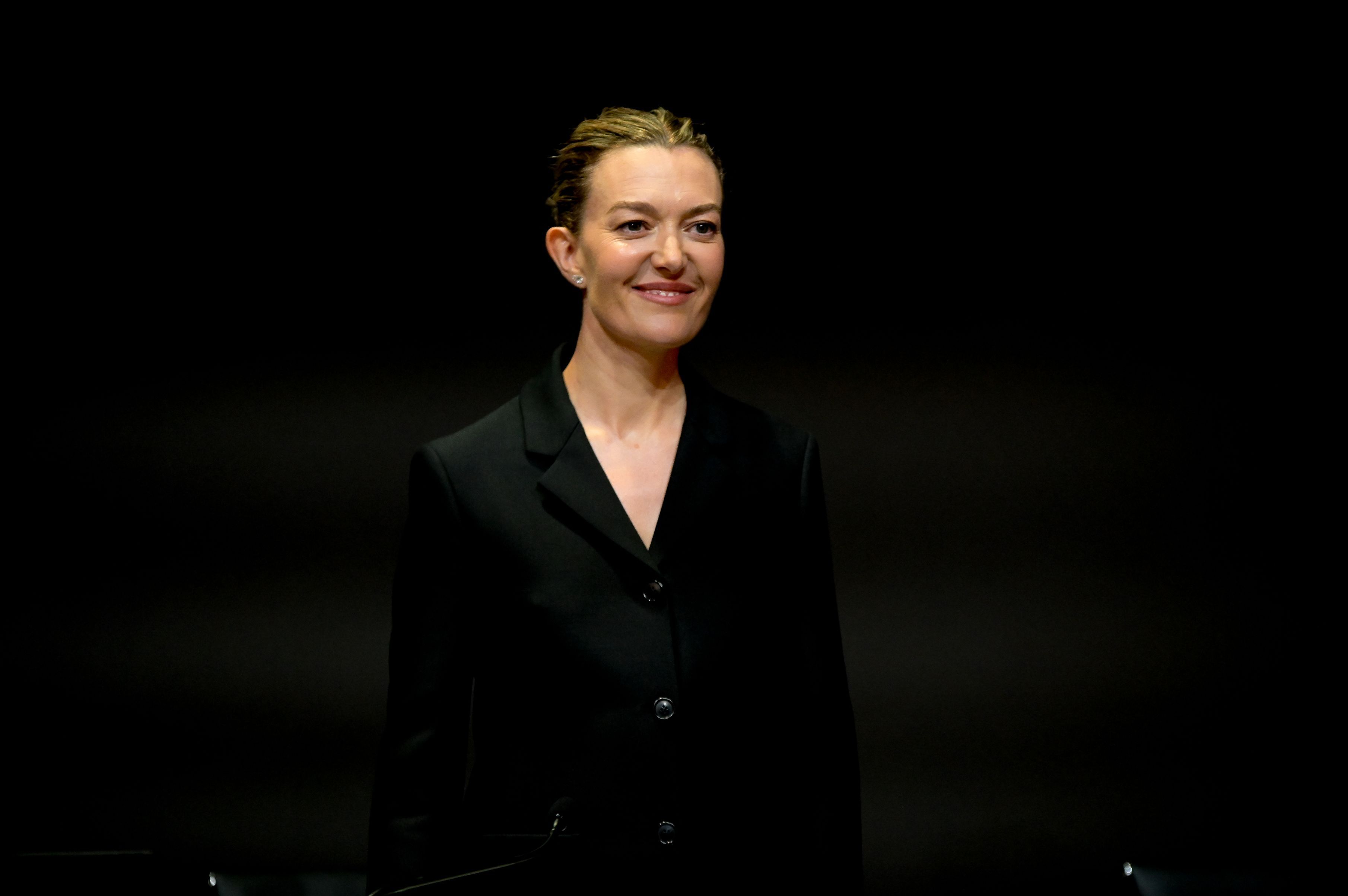De la tată la fiică: Cum încearcă Marta Ortega, moștenitoarea imperiului Inditex, să transforme Zara într-un brand premium fără a renunța la modelul fast-fashion care a fost baza poveștii de succes pe care Armancio Ortega a creat-o