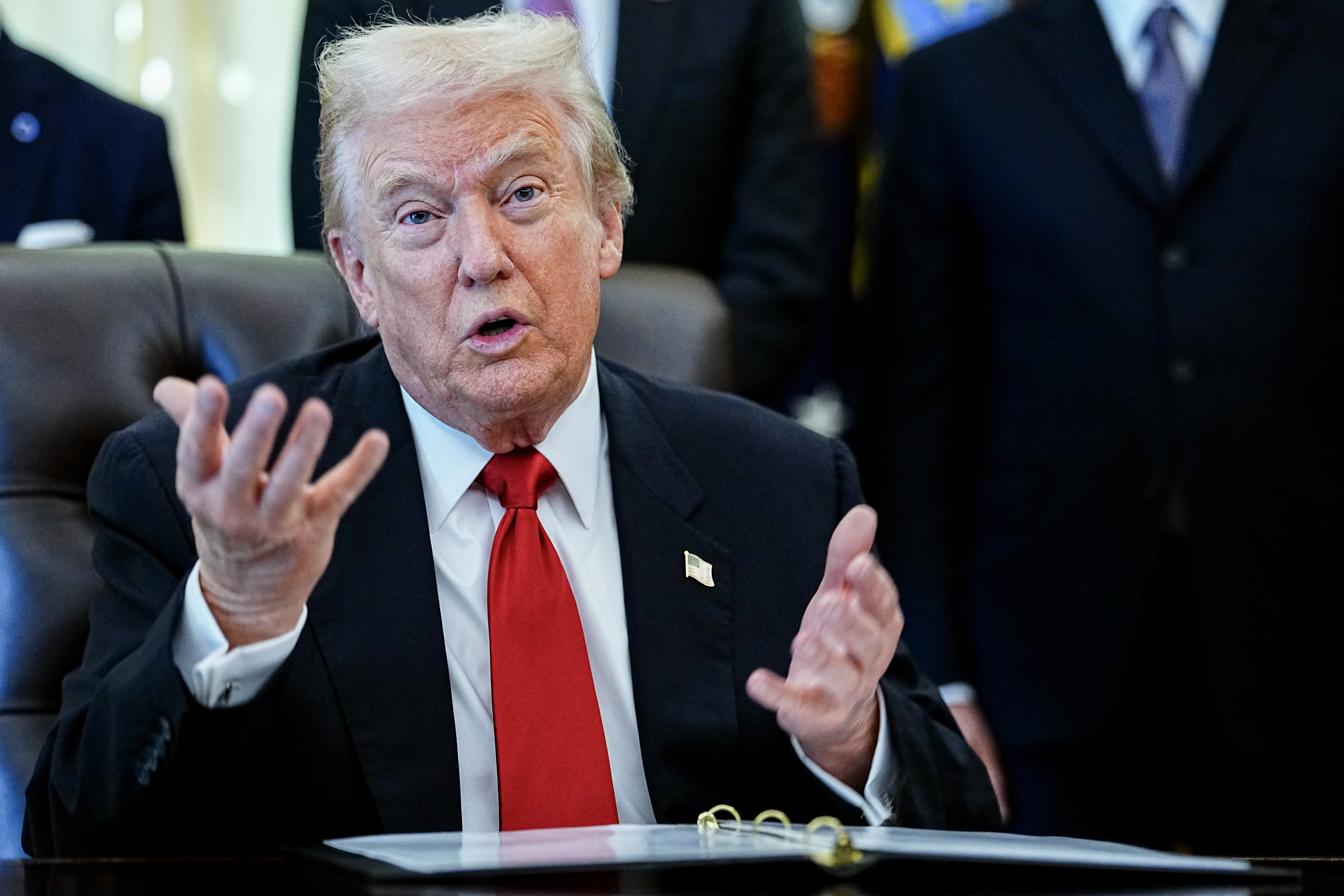 BBC își cere scuze lui Donald Trump, dar respinge ferm acuzațiile de defăimare: Scandalul montajului controversat din documentarul „Panorama” declanșează tensiuni politice și o nouă investigație internă în presa britanică