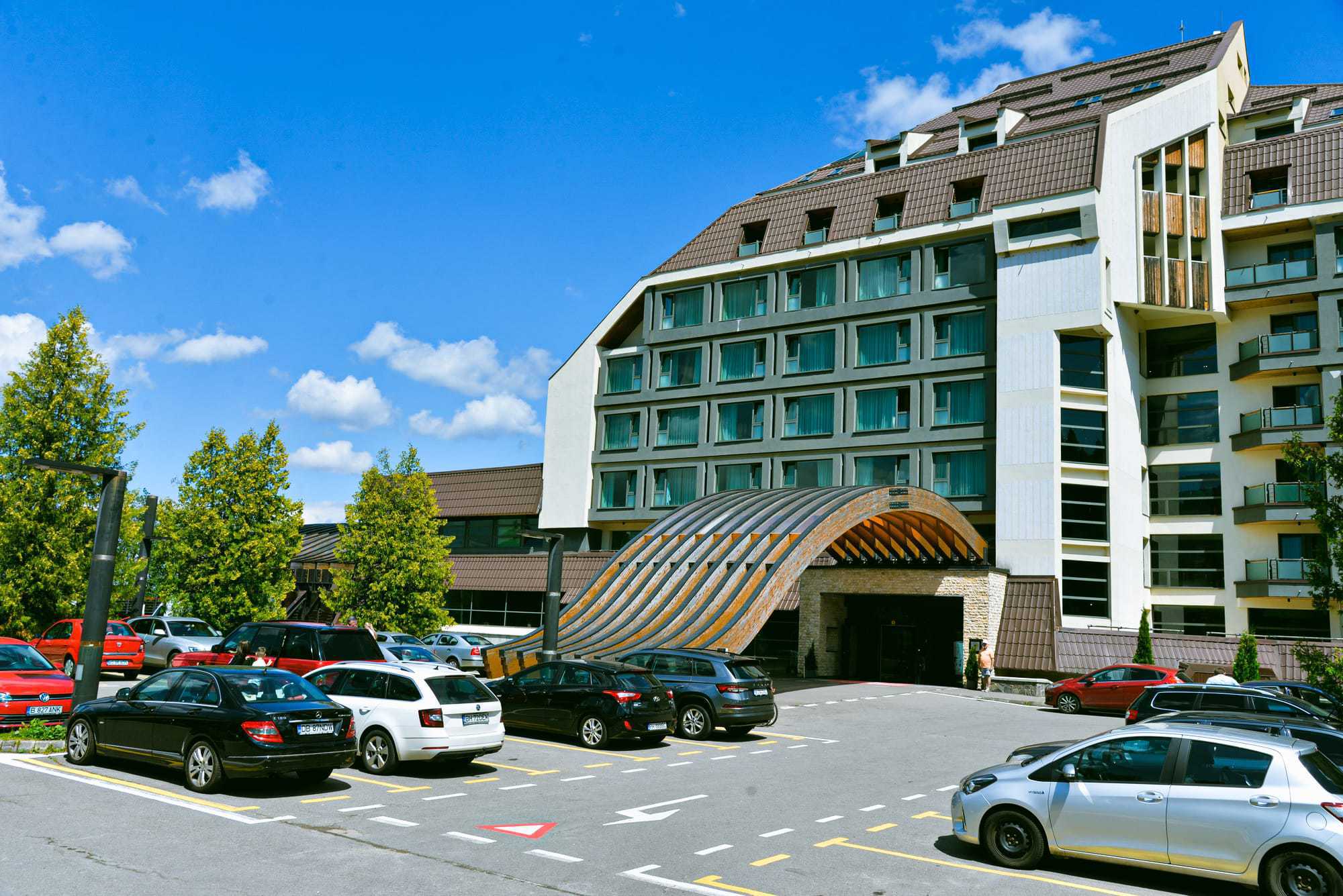 Hotelul Orizont, din nou la vânzare. FEPER, compania care deține în prezent hotelul din Predeal, cere 10,5 milioane de euro pe imobil