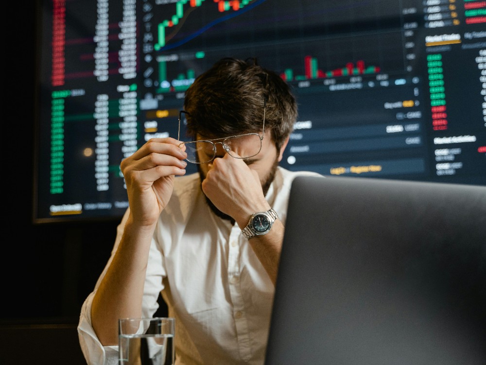 S-a terminat petrecerea? Companiile IT încep să aibă probleme, iar investitorii care, cu ceva timp în urmă, își frecau mâinile de bucurie intră acum în panică, realizând că miliardele lor nu mai reprezintă o garanție a succesului