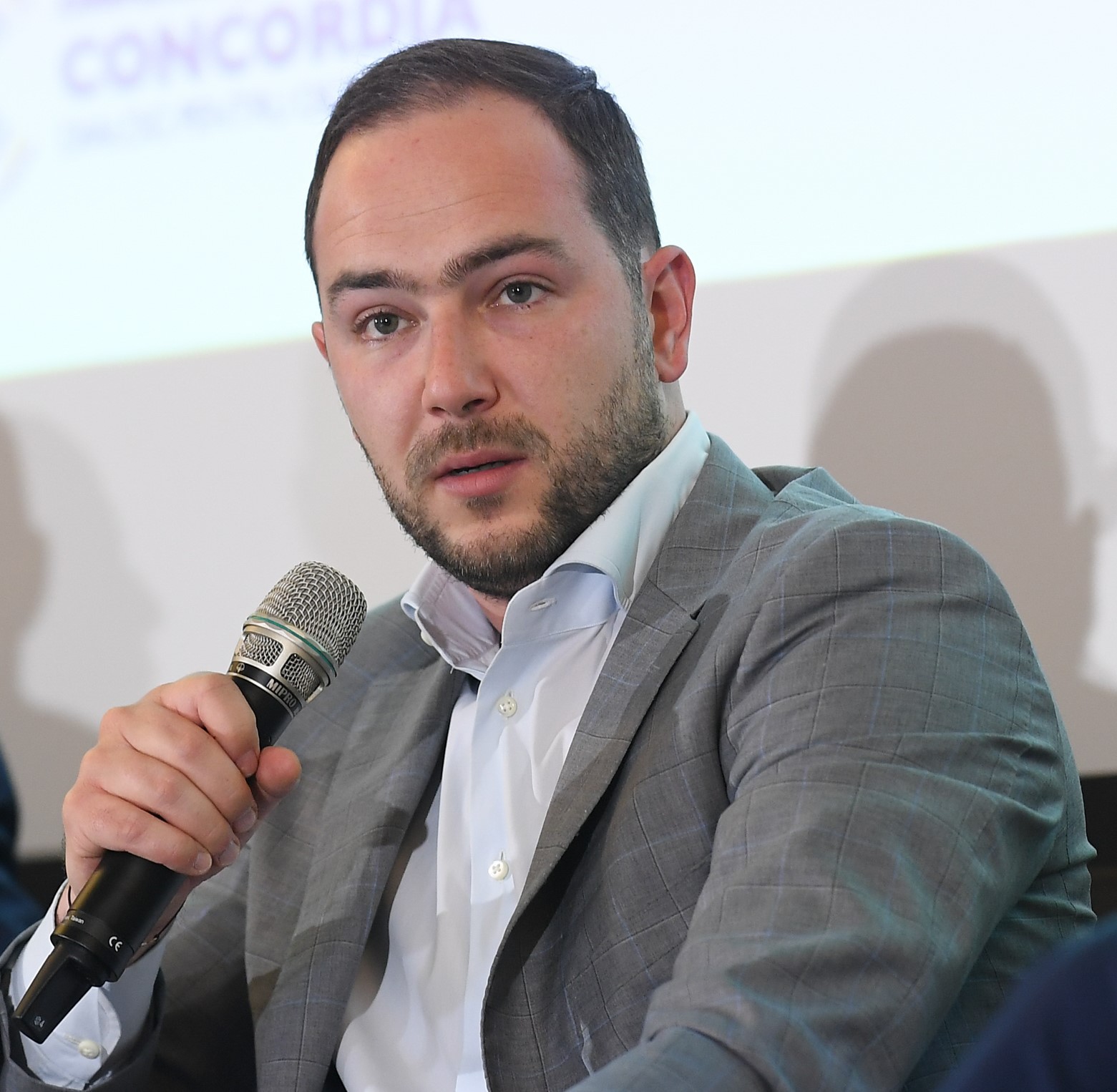 BREAKING Acțiunile Cris-Tim cresc cu 6% la debutul la Bursa de Valori, după un IPO istoric cu aproape 8.500 de subscrieri. Capitalizare de 1,41 mld. lei