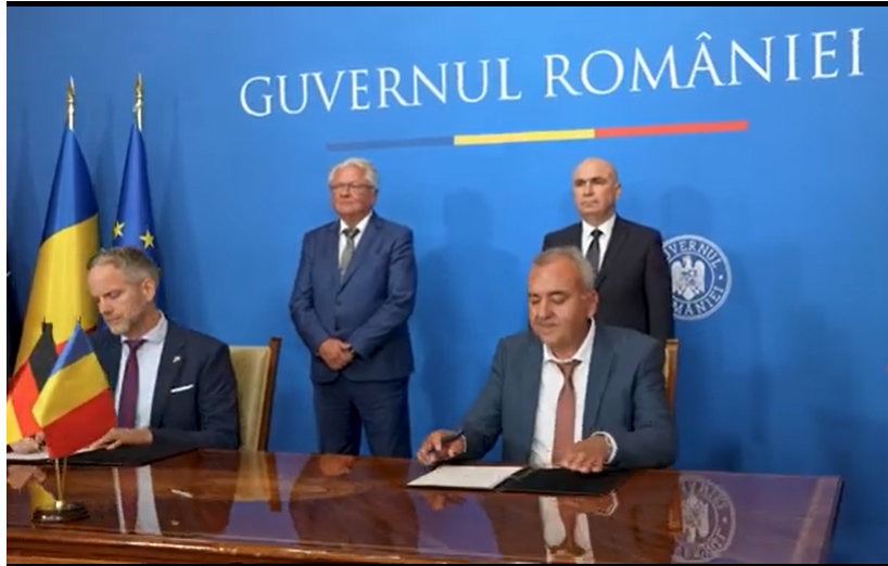 Acord de investiții de 500 milioane de euro între Rheinmetall și statul român pentru o nouă fabrică de pulberi pentru muniție la Victoria, care va crea 700 de locuri de muncă. Armin Papperger, cel mai important om din industria militară europeană, a venit personal la București