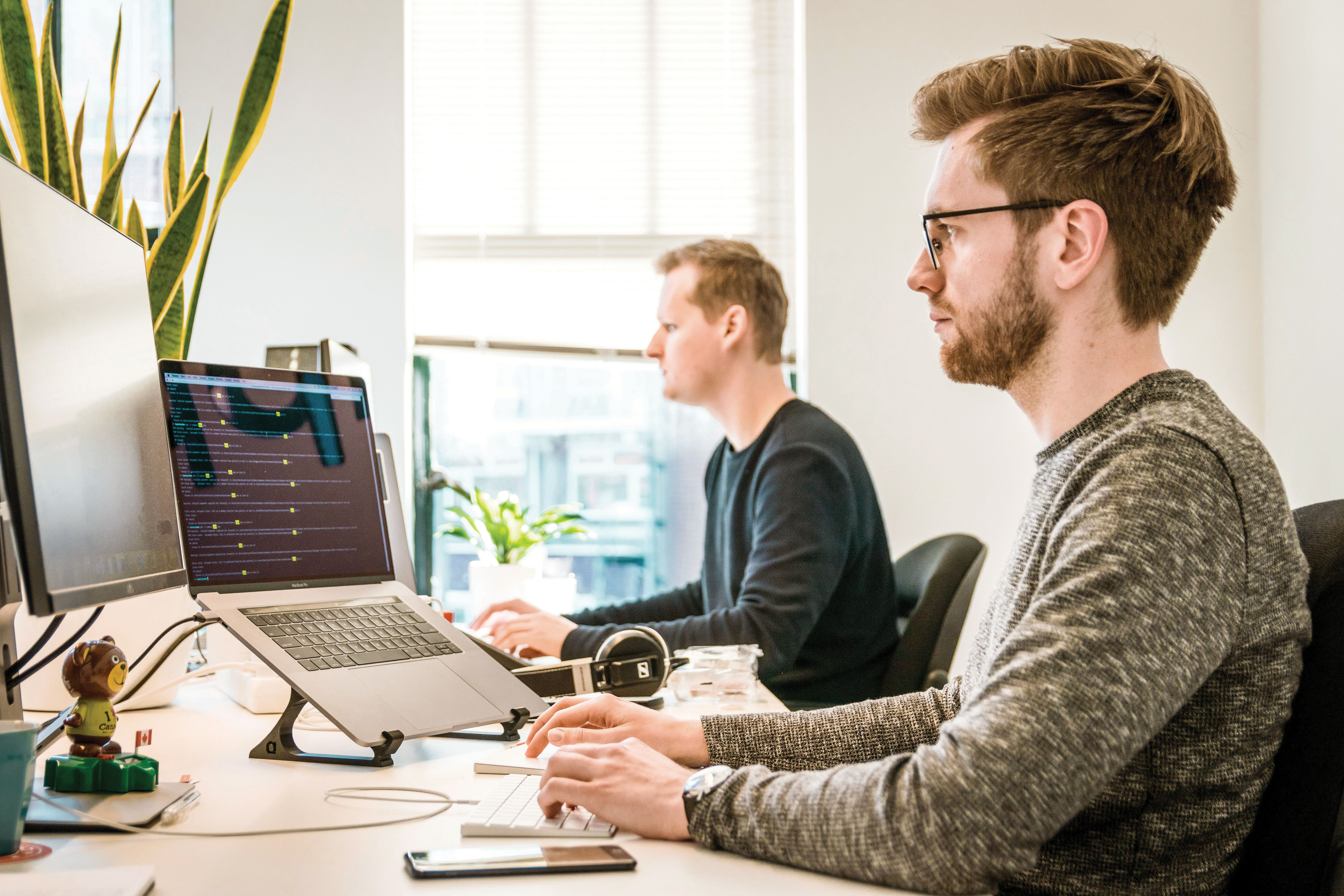 dvloper.io: Adaptive Intelligence – AI care se adaptează pentru un viitor digital sigur