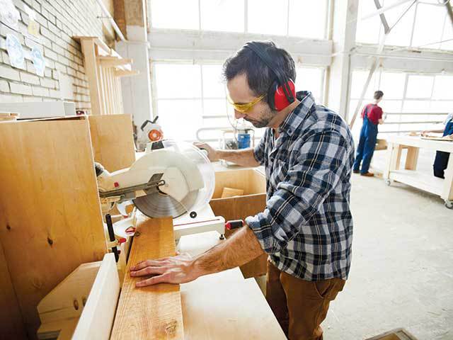 Vești proaste: Indicele PMI pentru sectorul manufacturier din România, calculat de BCR, a scăzut la 47,2 în noiembrie, dinamica slabă fiind determinată în principal de reducerea producției și de comenzile noi. România este singura țară din regiune în care sentimentul pieței a scăzut