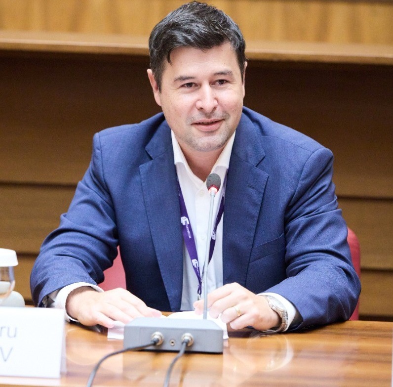 Contrapartea Centrală îl recrutează pe Alexandru Dobrev, cu 20 de ani experiență în BNR, în funcția de director de risc. Timp de 8 ani el a fost la Banca Națională șeful diviziei de supraveghere a infrastructurilor pieței financiare