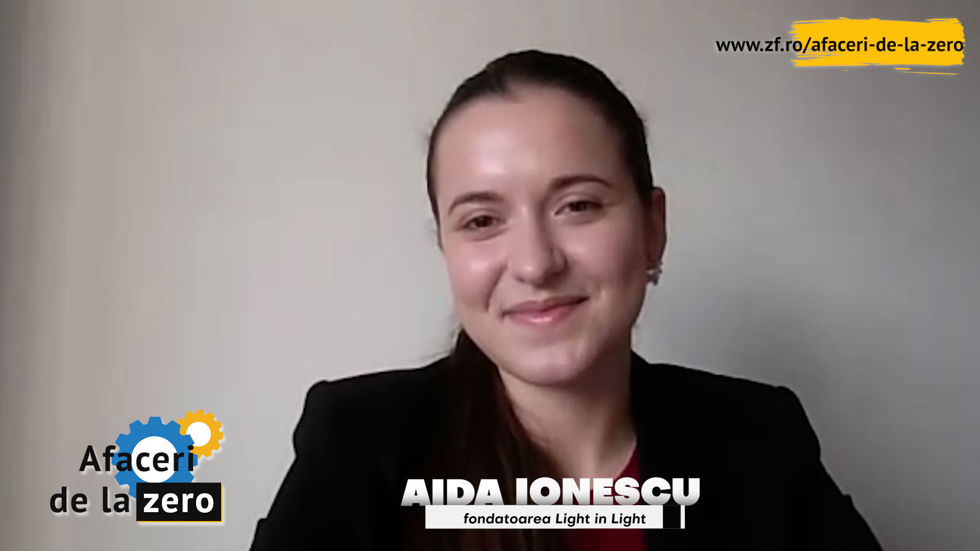 Afaceri de la zero. Aida Ionescu dezvoltă brandul de lumânări, tablouri și decorațiuni Light in Light, împărțindu-și timpul între facultate și mica ei afacere. ”Îmi doresc să investesc cât mai mult în afacere pentru că este pasiunea mea.”