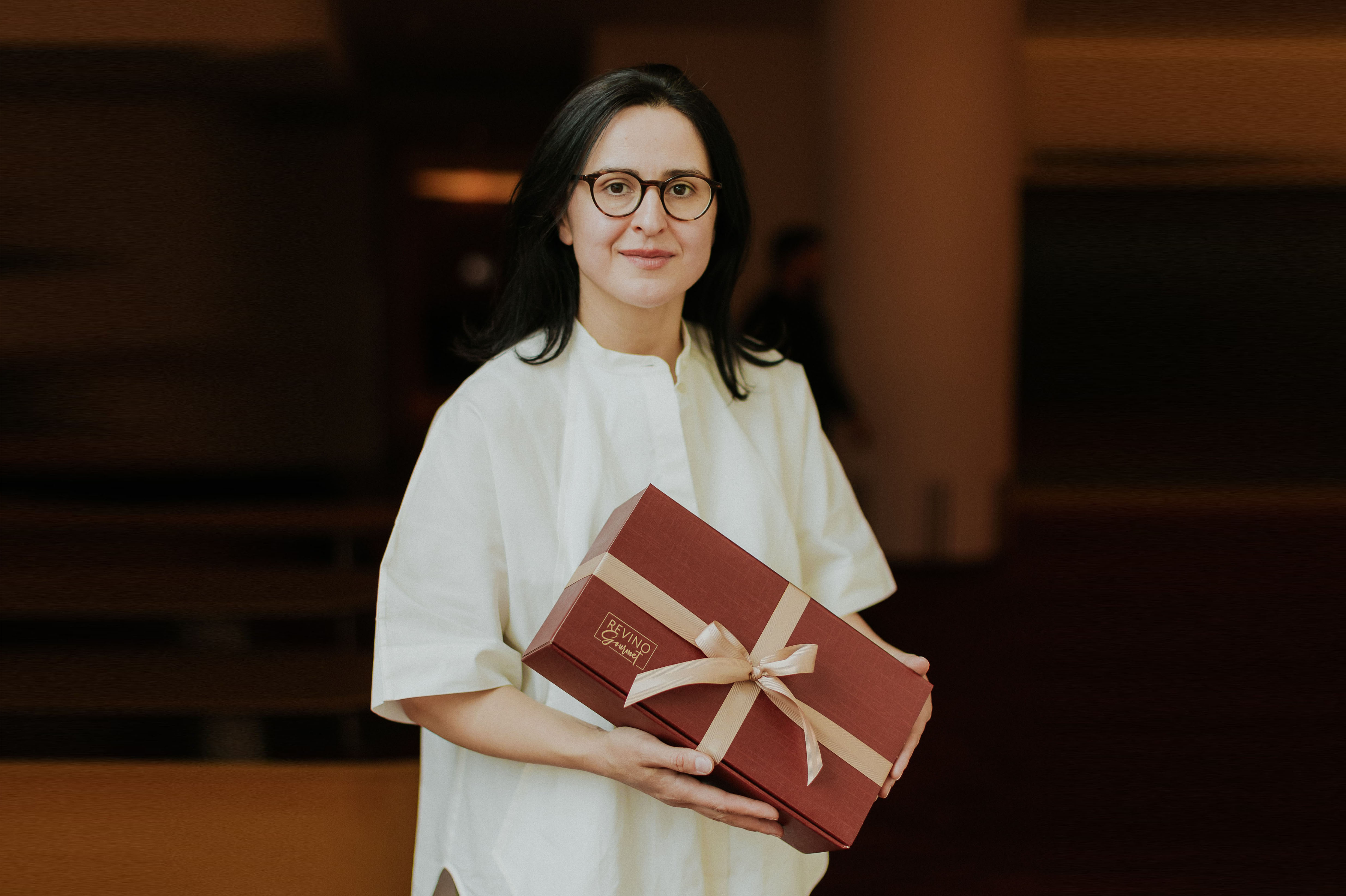 „Ambalajul nu este un detaliu. Este primul contact cu brandul.” – Povestea ReviBOX, businessul care ambalează premium cadourile corporate din România