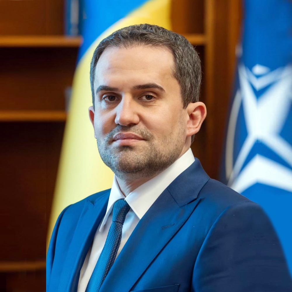 Statul vrea să cumpere cu totul Aeroporturi București. Ciprian Șerban, Ministrul Transporturilor: Decizia de achiziționa acțiunile Fondului Proprietatea la Aeroporturi este una strategică, având în vedere importanța companiei în arhitectura de transport a statului român. Tranzacția, finanțată din surse proprii ale CNAB