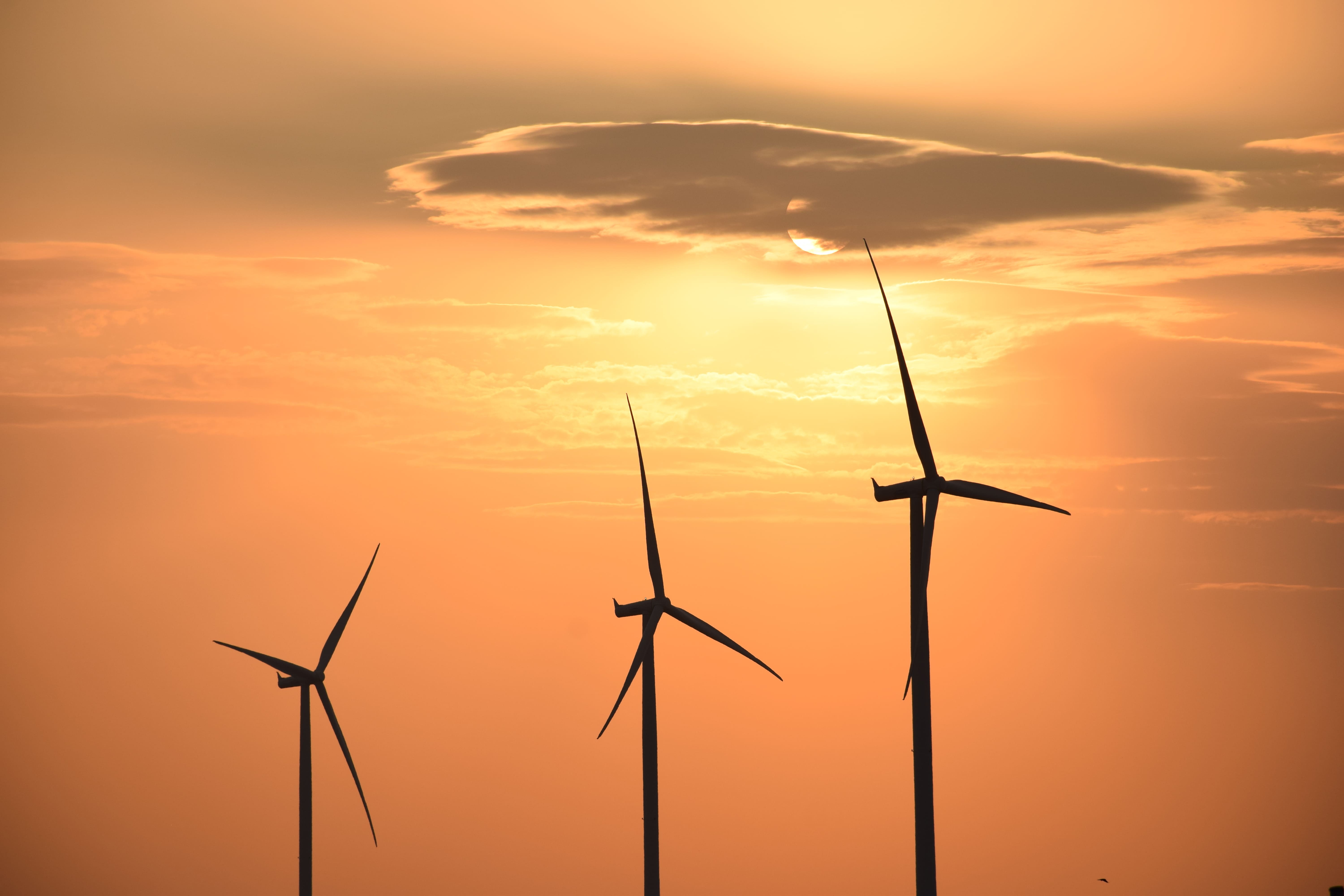 Tranzacție pe piața energiei: ENGIE România își dublează capacitatea de producție de energie regenerabilă la 500 MW după achiziția unui parc eolian de 253 MW în Ialomița