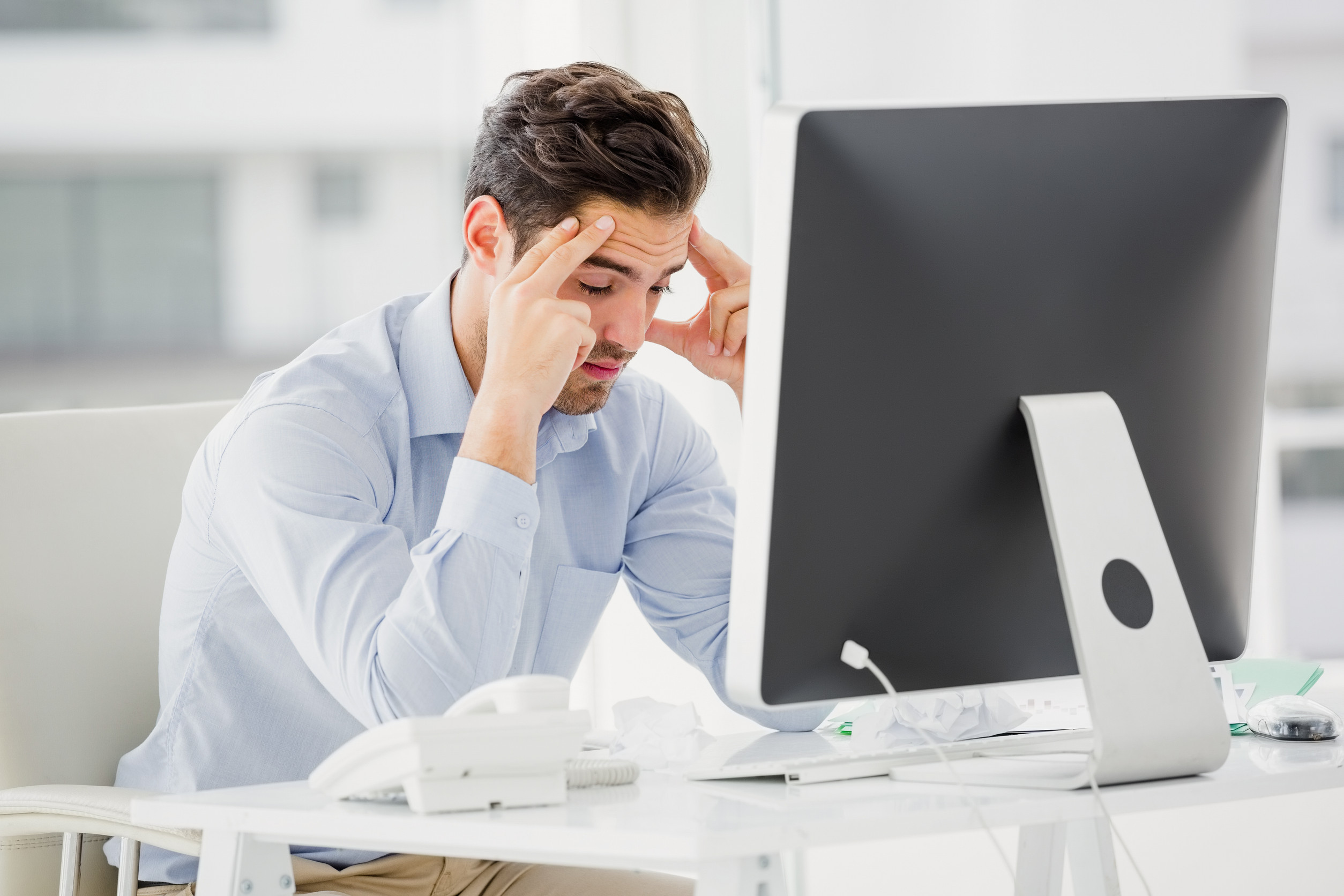 Inspirați, dar sub presiune financiară. Doar 35% dintre angajații români au primit o mărire salarială în ultimul an, iar 60% spun că resimt presiune financiară. Cum arată starea de bine la muncă în România?