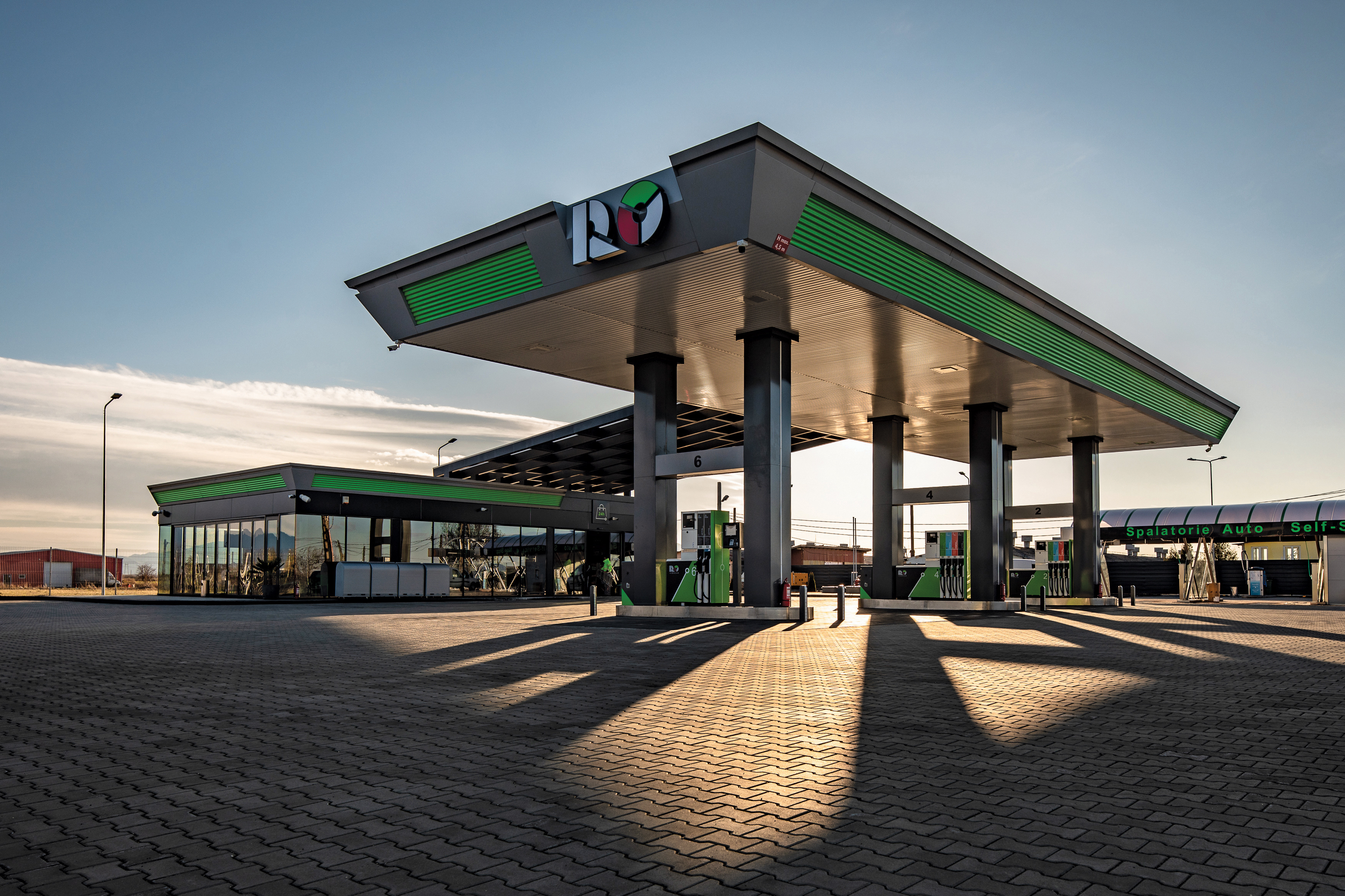 Acord între antreprenori români: 5 to go intră în rețeaua de benzinării RO, franciza operată de Oscar Downstream, și accelerează extinderea în retailul de proximitate cu trafic intens
