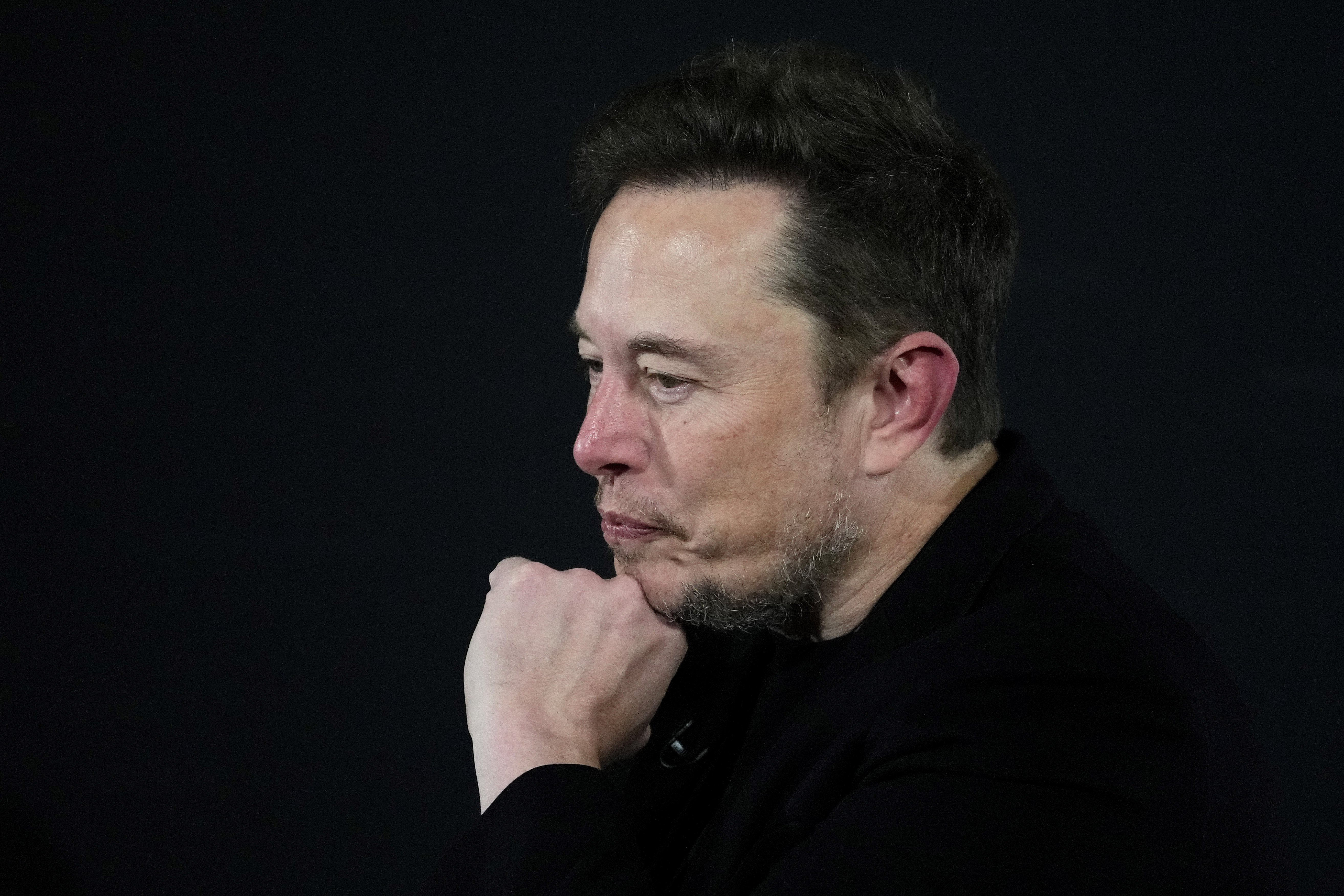 Probleme în calea bonusului de 1.000 mld. dolari al lui Elon Musk: Profitul Tesla s-a prabușit în T4 cu 61%, fiind cel mai dificil an pentru producătorul auto de când a devenit profitabil acum șase ani. Acțiunile cresc după anunțarea rezultatelor