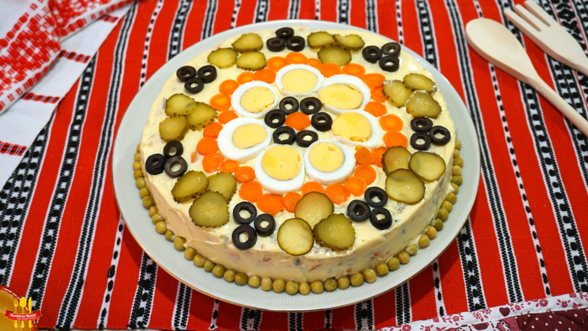 Masa de Revelion a românilor nu se schimbă, chiar și cu inflația la 9,5%: salata de boeuf, testul suprem al gospodinelor, și peștele, consumat pentru un an mai bun, deschid 2026