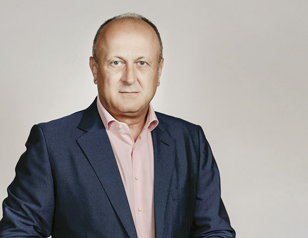 100 cei mai admirați CEO din România. 10. Dan Șucu, Fondator & Președinte, Grupul Mobexpert: Indiferent cât de dificile sunt vremurile, noi investim și contribuim la dezvoltarea țării noastre