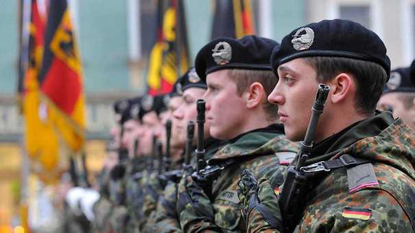 Bloomberg: În timp ce Germania își construiește o super-armată, Franța privește cu neliniște. Bugetele record pentru reînarmare, aplaudate de NATO, trezesc fantomele istoriei în timp ce Europa gravitează tot mai mult în jurul Berlinului
