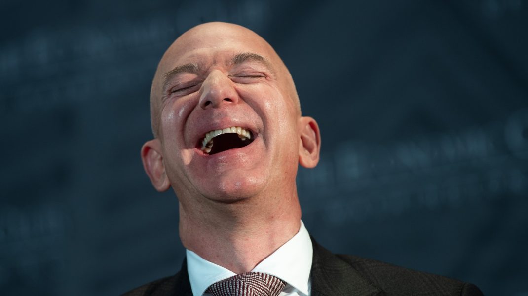 Miliardarul Bezos spune adevărul incomod: doar UN SINGUR lucru s-a înrăutățit