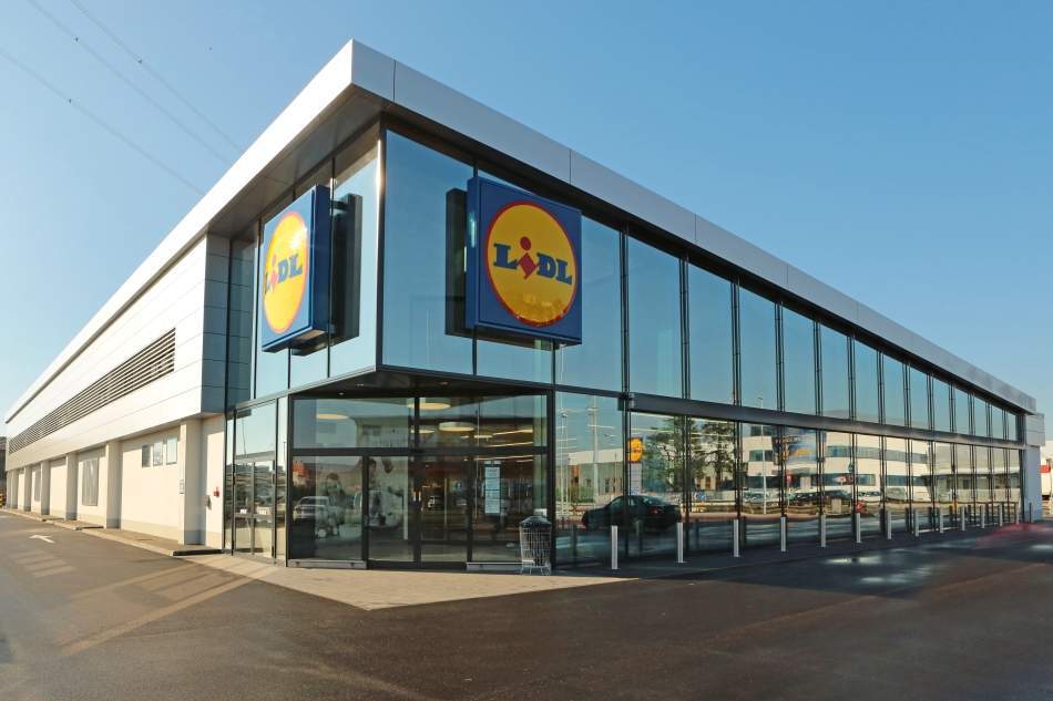 Cât mai câștigă angajații Lidl? Orice lucrător din magazine primește din start un salariu de intrare cu 24% peste minimul pe economie.