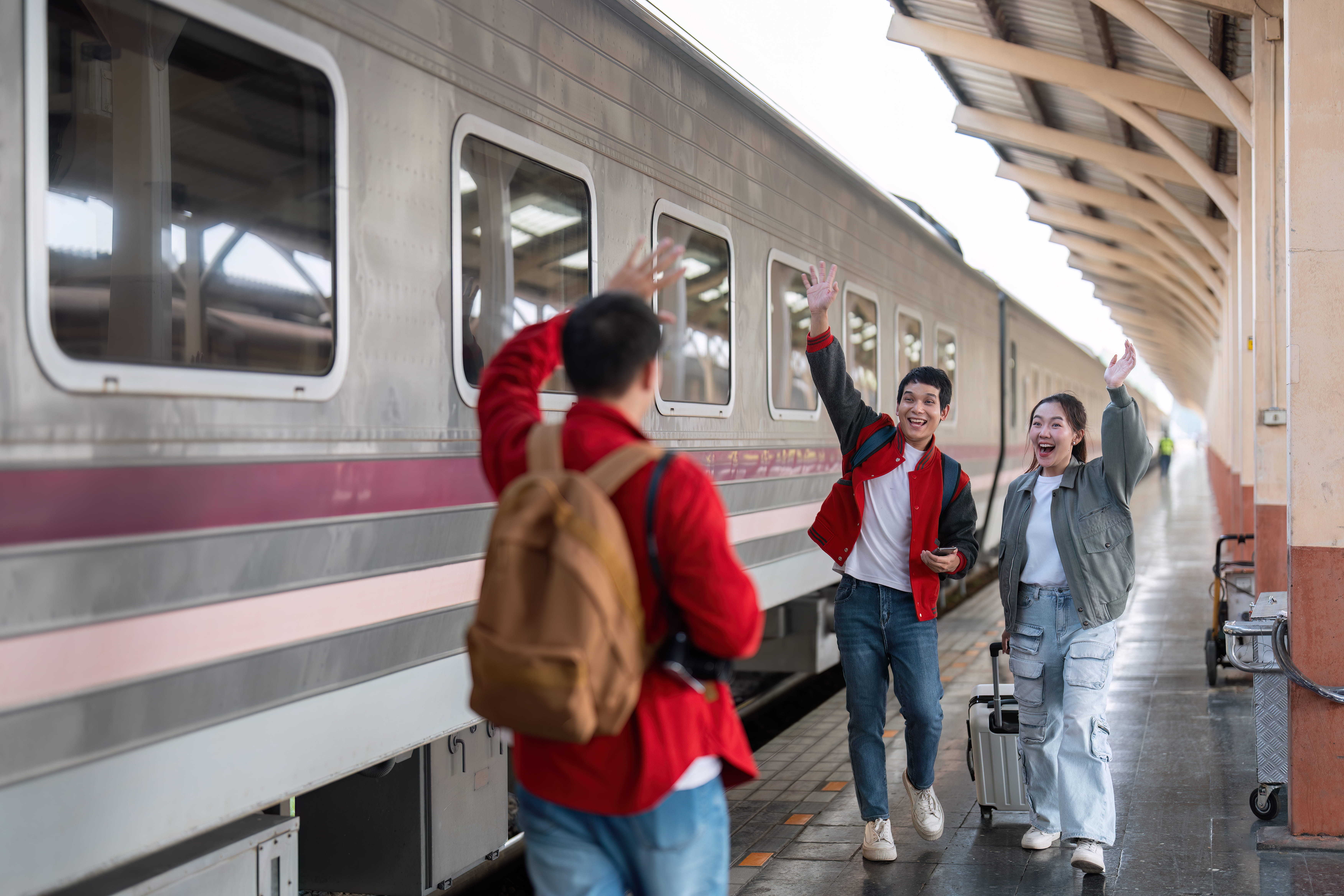 Un altfel de cadou la 18 ani. Tinerii descoperă Europa călătorind gratuit cu trenul. Concurența e mare: Doi pe loc în România, 20 pe loc în Italia. „Te simți cu adevărat liber, te distrezi, călătorești, dar asta vine la pachet și cu multă responsabilitate”