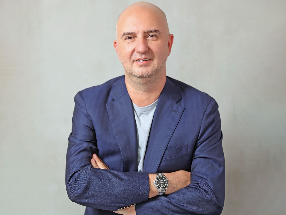 Povestea omului care a construit în România o rețea de peste 500 de restaurante unde vinde un singur produs care costă 5 lei