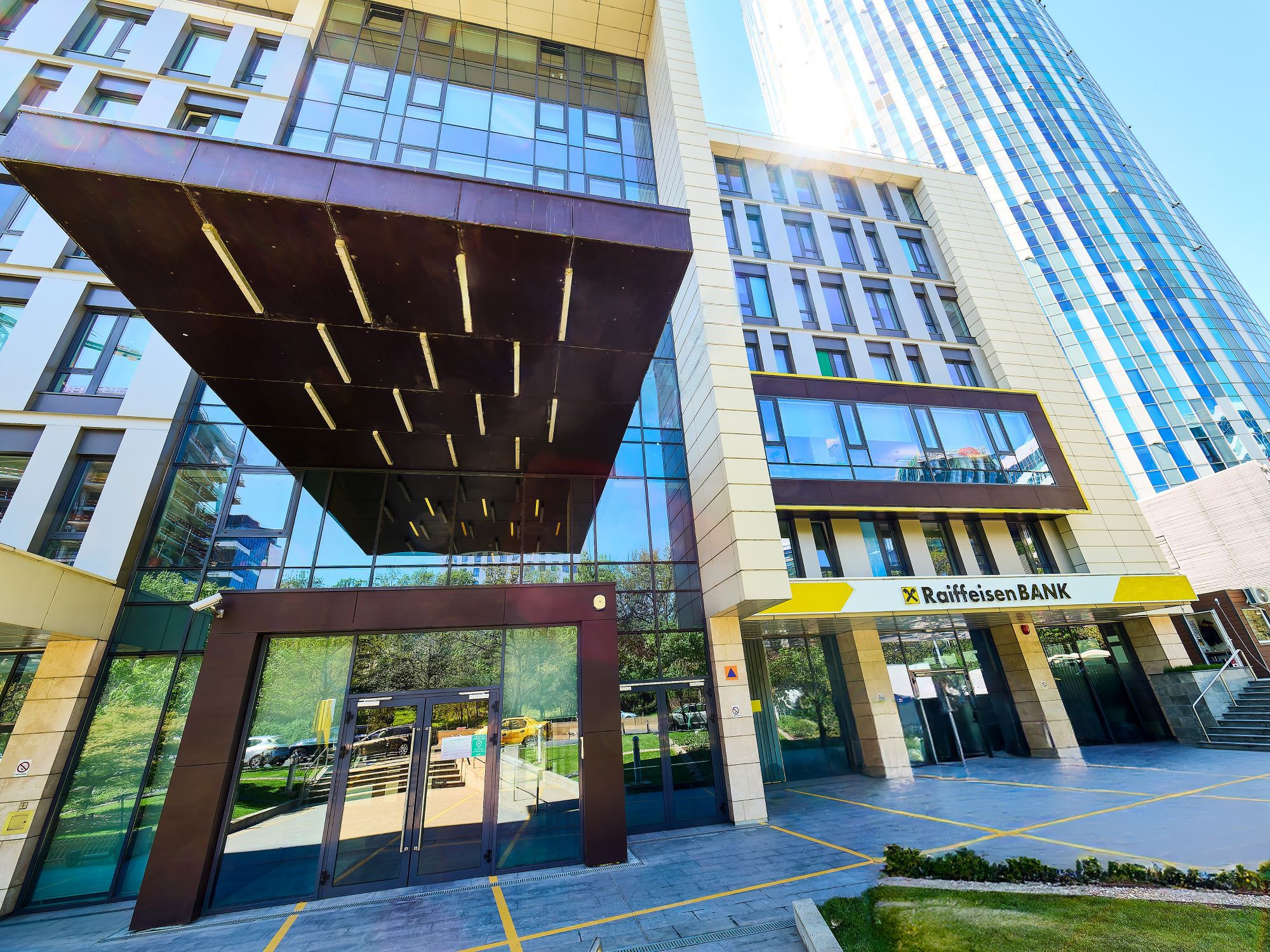 Ce fonduri administrează Raiffeisen Bank România pentru clienții cu bani: Activele administrate de divizia Private Banking & Premium Invest au atins 4 mld.euro în 2025, în creștere cu 17,7%