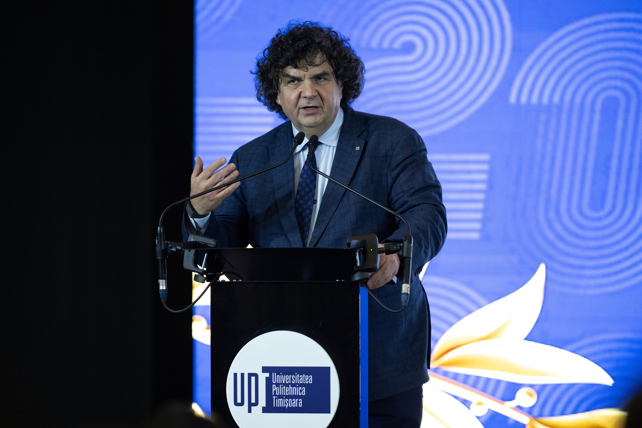 Florin Drăgan, rectorul UPT: „Domeniile cu investiții prin PNRR au avut o evoluție stabilă anul acesta, în timp ce sectoarele dependente de piețele globale au avut cel mai dificil an din ultimul deceniu”