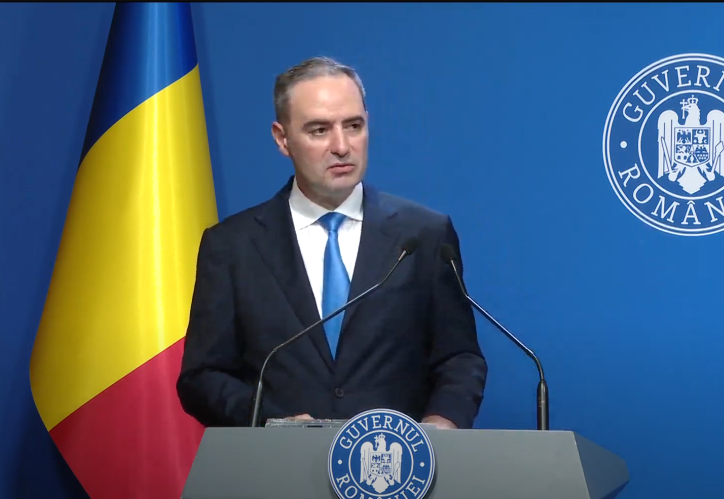 Alexandru Nazare, ministrul de Finanțe: Privesc cu foarte mult optimism anul 2026. Scopul nostru pentru 2026 este să avem un buget al relansării, un buget al investițiilor. ”Discutăm de peste 20 mld. euro destinate investițiilor, peste 100 mld. lei în bugetul anului 2026, bani extrem de importanți pentru relansarea economică. Proiecția de creștere este în jur de 1%”