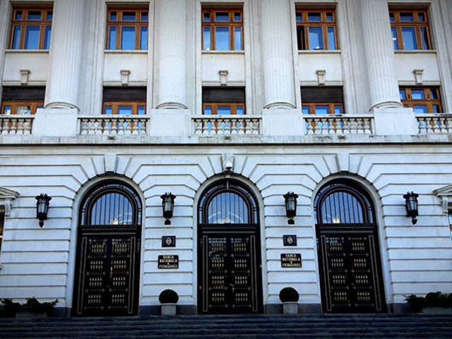 Întâlnire importantă. Premierul Ilie Bolojan a mers la BNR unde a discutat cu guvernatorul băncii centrale Mugur Isărescu