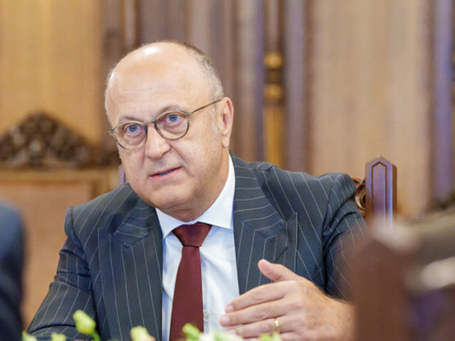 Guvernul a inclus în noul pachet de relansare economică și măsuri venite din partea mediului de afaceri, propuse de Confederația Patronală Concordia. Dan Șucu, președinte Concordia: Fără eliminarea risipei banului public și a birocrației excesive, aceste măsuri ar putea rămâne doar pe hârtie, deoarece nu va exista spațiu fiscal pentru aplicarea lor