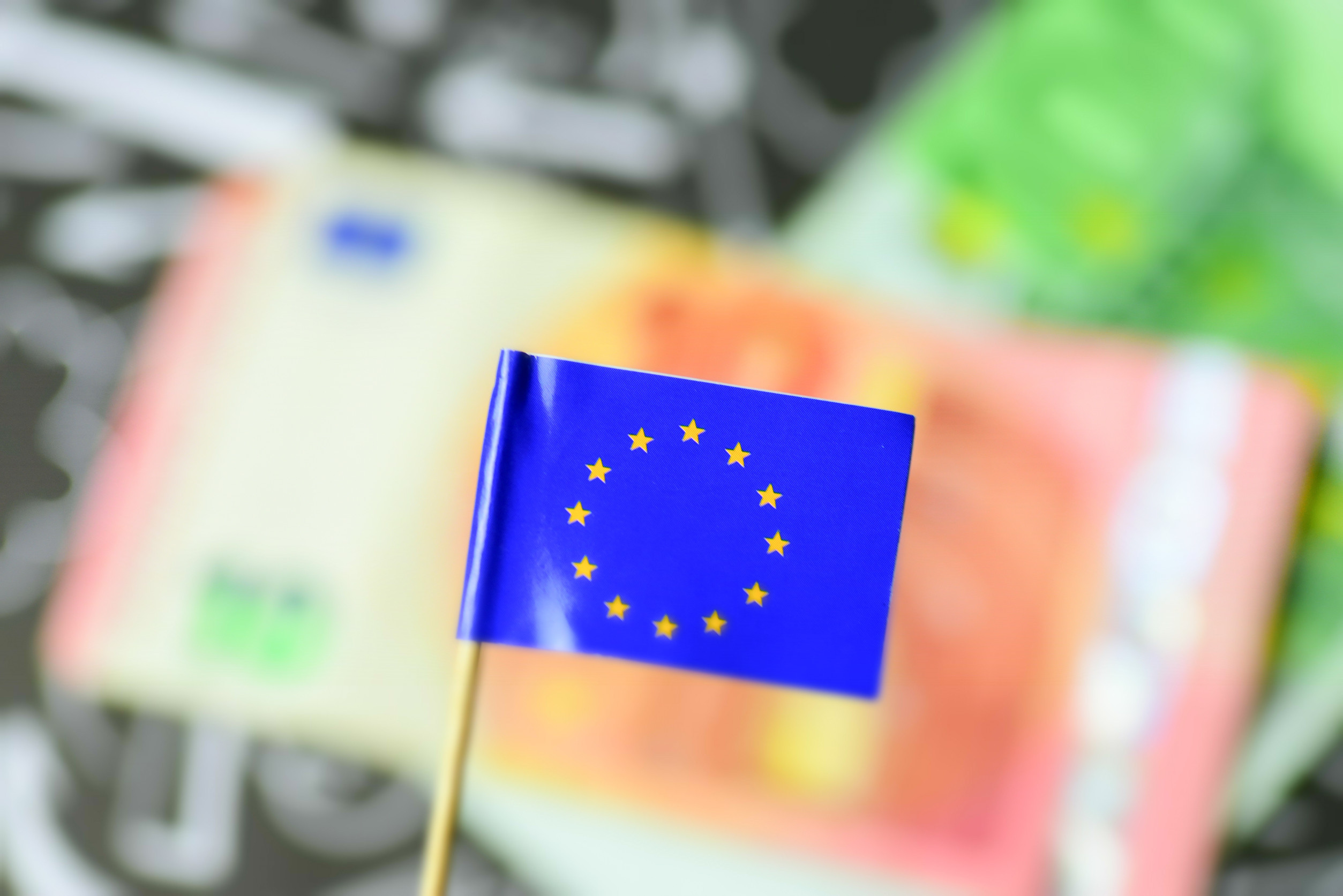 Vrei să lucrezi pentru Uniunea Europeană? Dacă ai terminat facultatea, ai șansa să participi la un concurs care ți-ar putea aduce un job în cadrul UE, prin care vei contribui la politici și programe care au un impact asupra a milioane de oameni din întreaga Europă