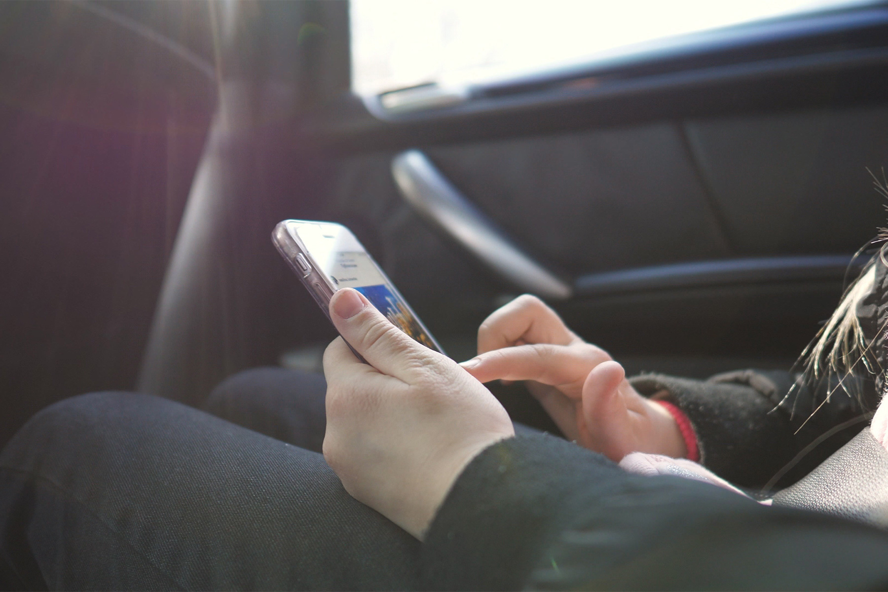 TikTok, din nou în vizorul autorităților. Uniunea Europeană acuză TikTok că provoacă dependență și aduce riscuri mari în rândul copiilor. Comisia ar putea amenda TikTok cu 6% din cifra de afaceri