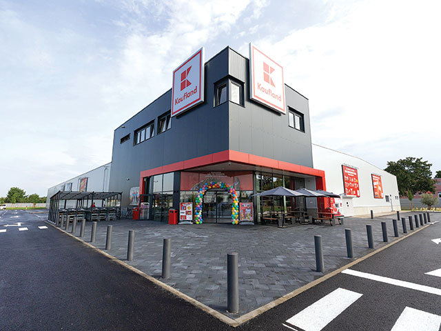 Kaufland a deschis noi magazine, în Titu, județul Dâmbovița, și în Pantelimon, județul Ilfov și a ajuns la o rețea națională de 200 de hipermarketuri
