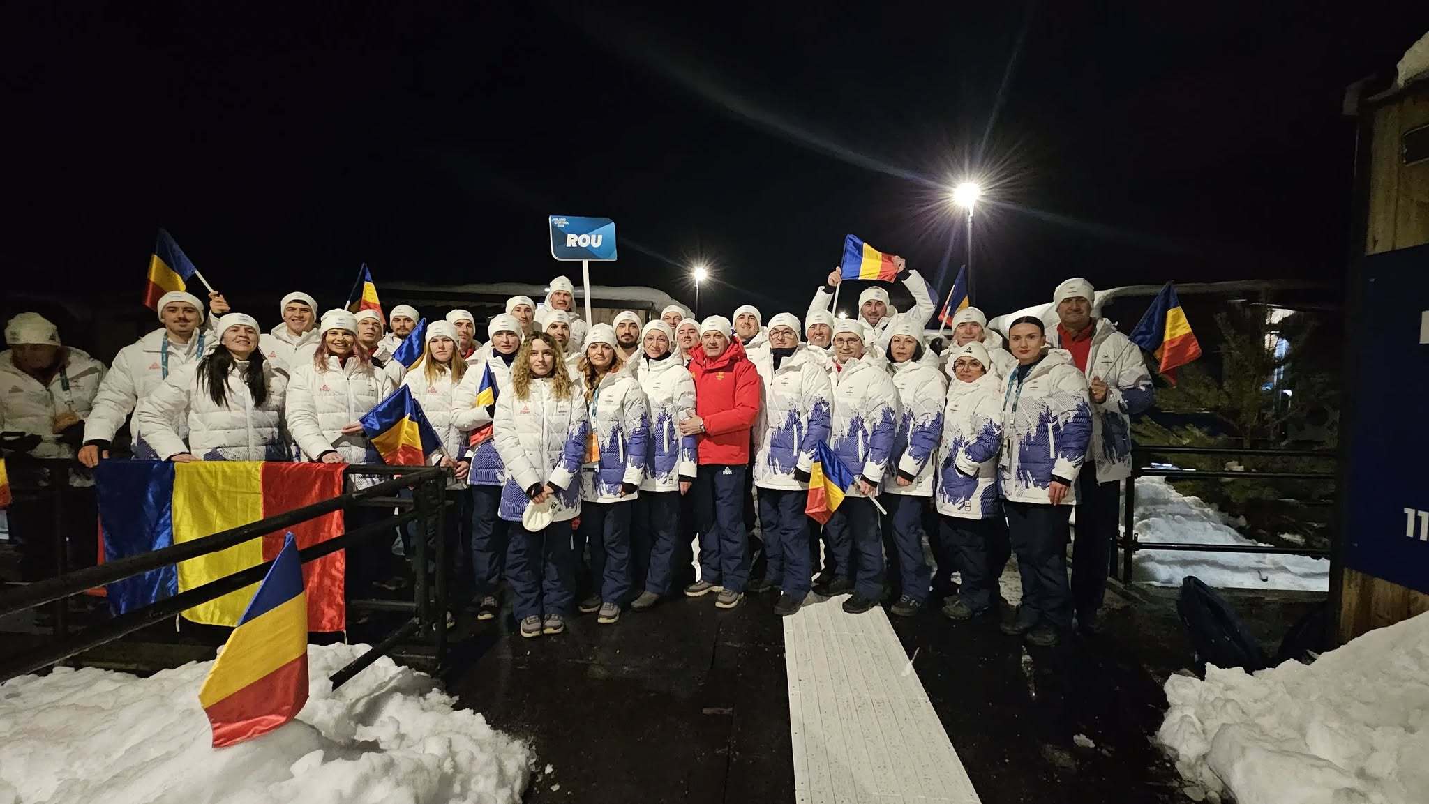 Jocurile Olimpice de Iarna de la Milano au început oficial aseară. România va fi reprezentată în Italia de 29 de sportivi, care vor concura la opt discipline olimpice. Urmăriți prezentarea echipei României. FOTO/ VIDEO