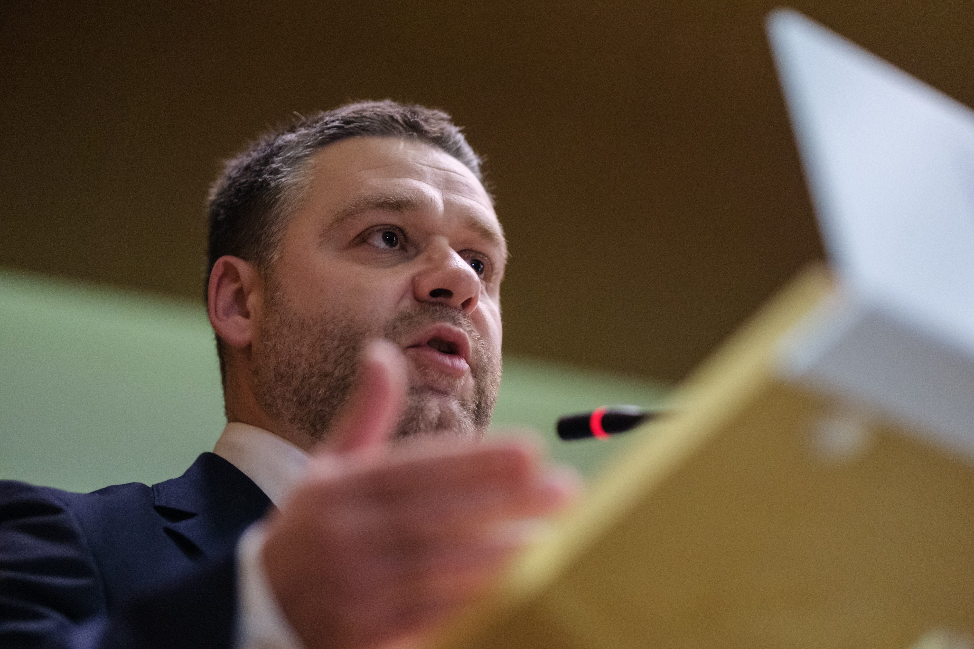 Ciprian Ciucu, despre locuințele convenabile: Cine a avut pile, relații, a primit cu prioritate
