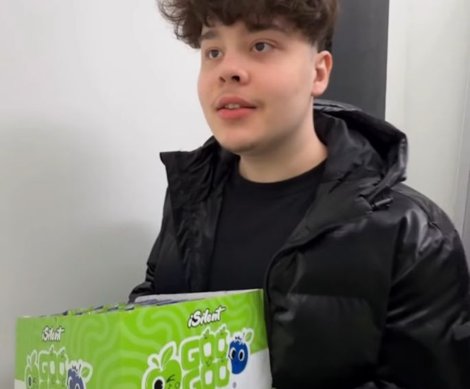 Cum a ajuns brandul de suc al unui youtuber român cea mai tare senzație de la Kaufland. Stocul de 59.000 de sucuri s-a terminat imediat după ce mii de oameni au alergat să cumpere